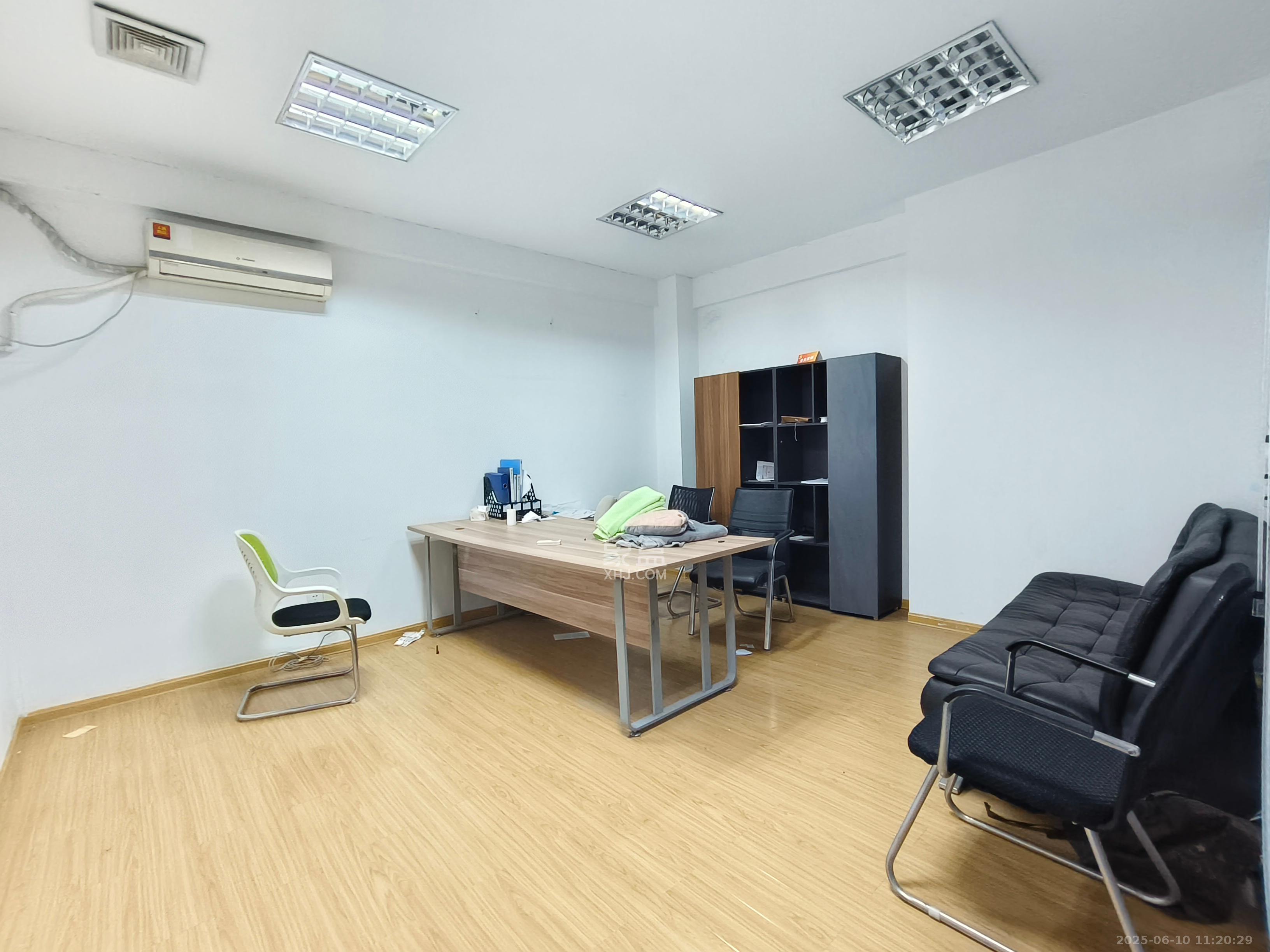 鸿飞大厦 4室2厅2卫 7000.0元/月 鸿飞大厦 4室2厅2卫 7000.0元/月室内图