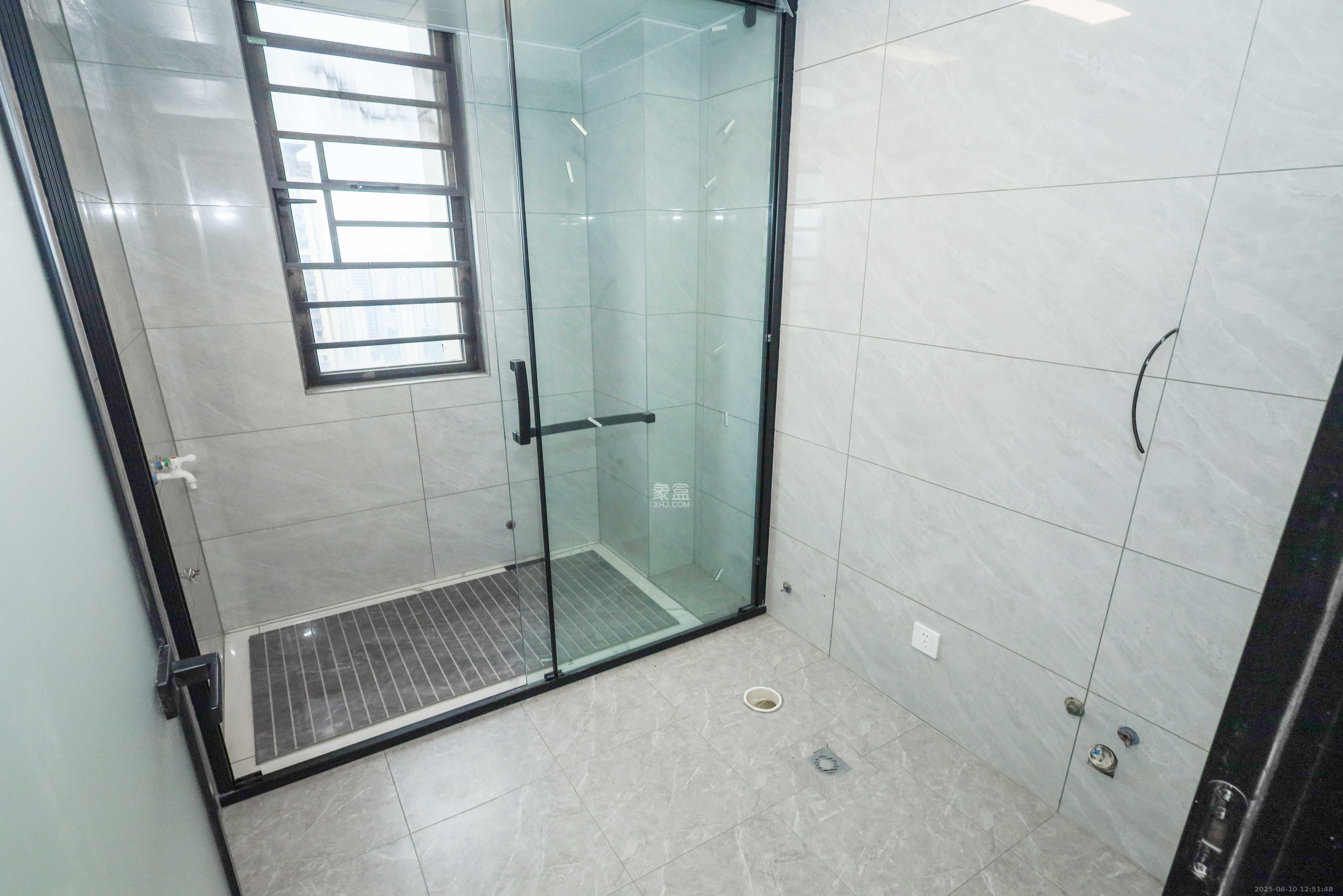 建发央著  4室2厅2卫    280.0万卫生间