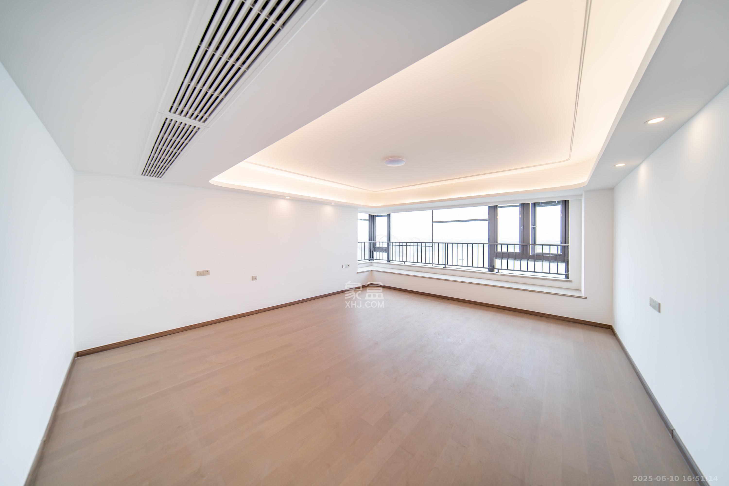 建发电建江山悦  4室2厅3卫   425.00万卧室
