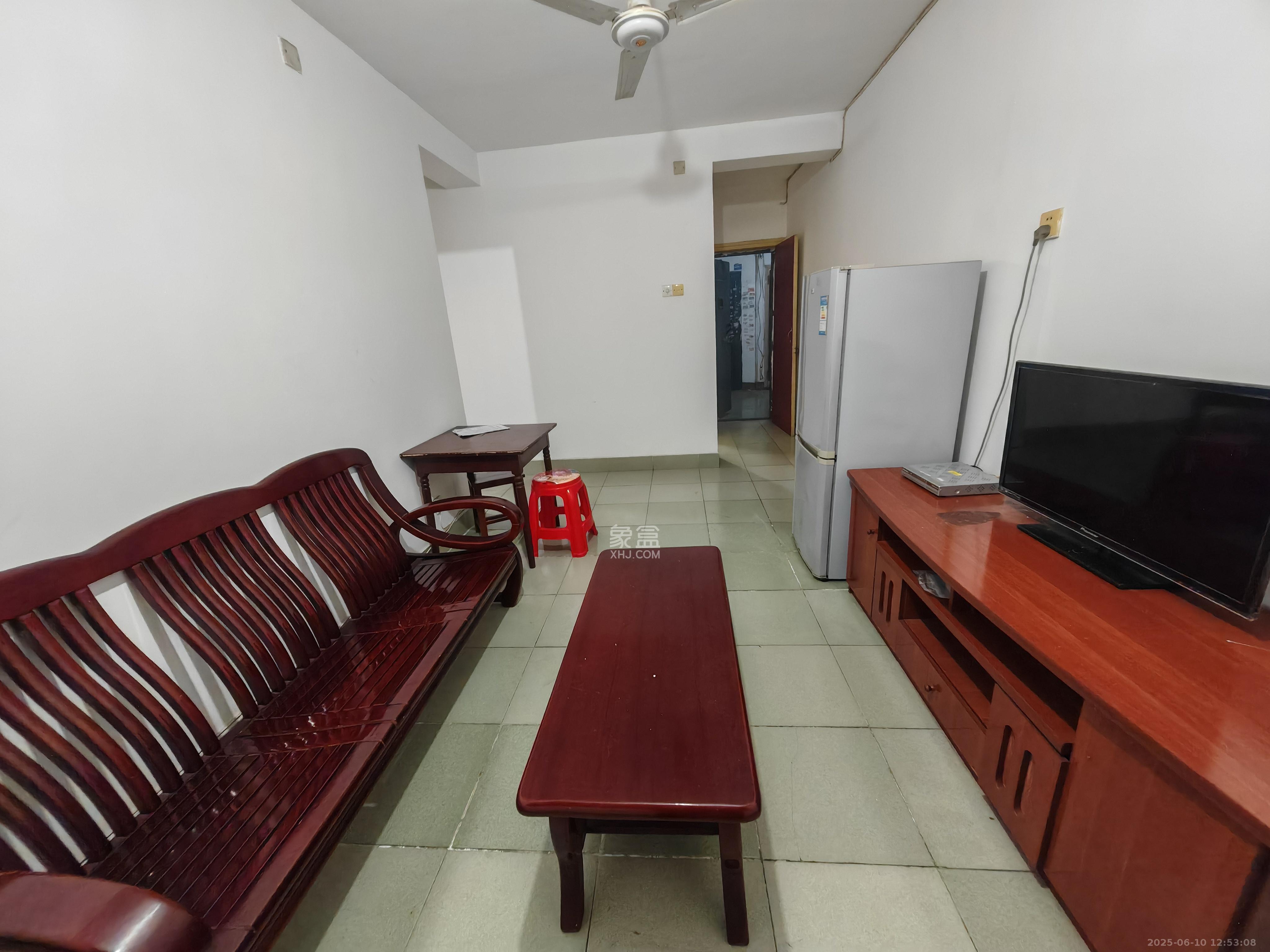 红旗综合安置楼  2室1厅1卫    1800.0元/月室内图