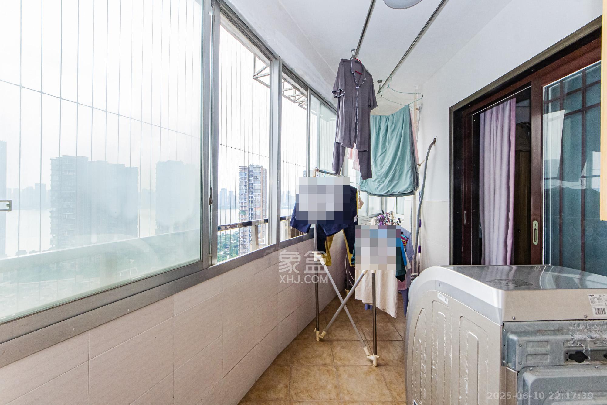 顺天黄金海岸 4室2厅2卫 120.0万 顺天黄金海岸 4室2厅2卫 120.0万阳台