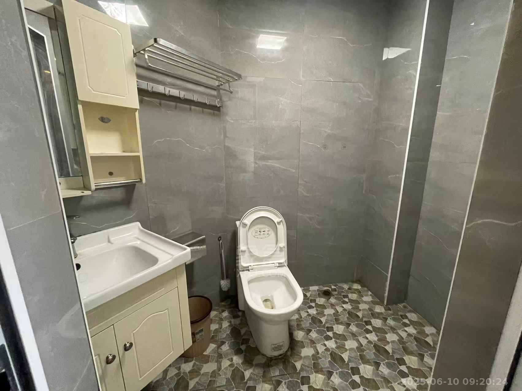 庐山一号 1室1厅1卫 1500.0元/月 庐山一号 1室1厅1卫 1500.0元/月室内图