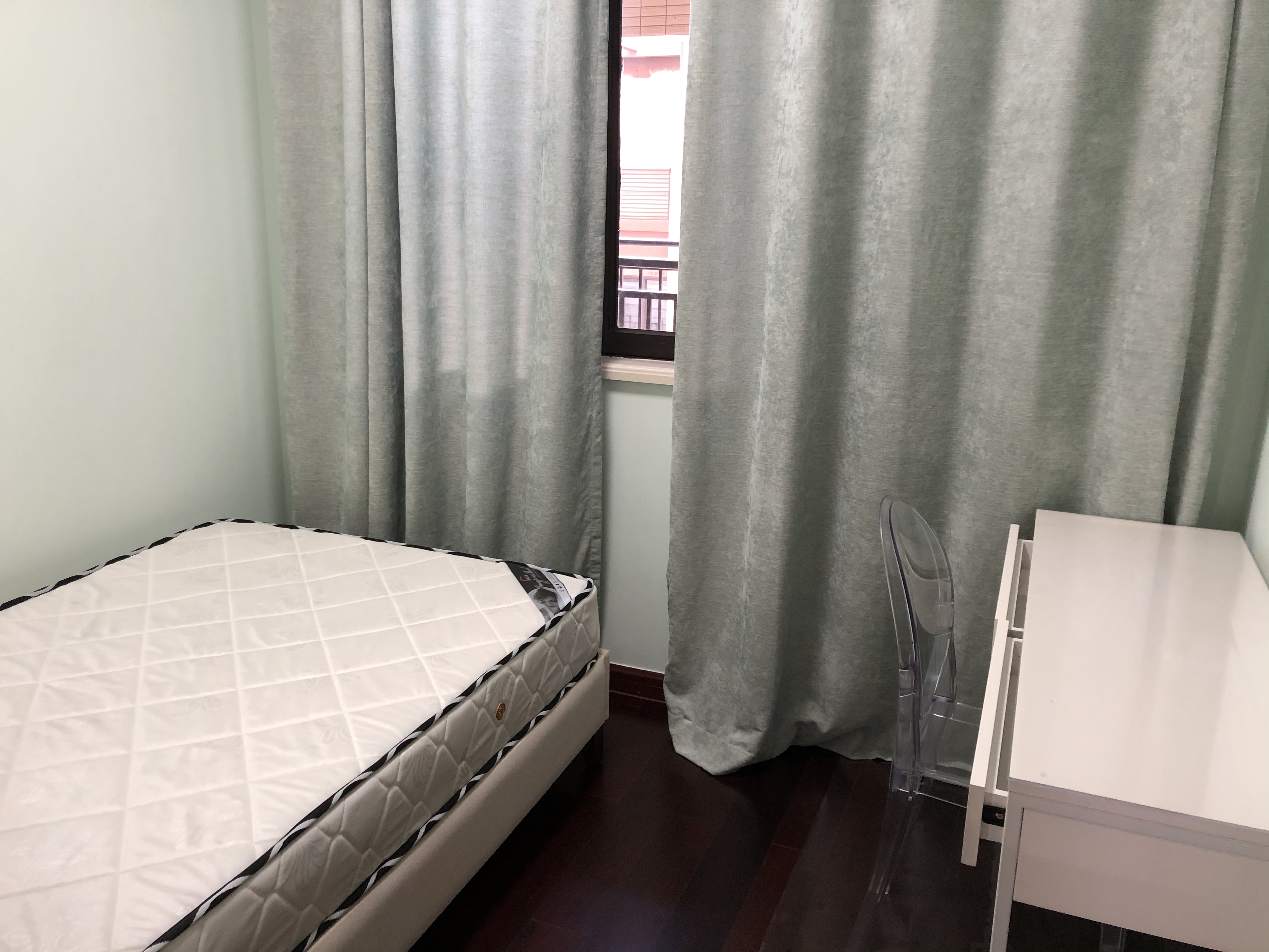 中海锦城 3室2厅2卫 156.0万 中海锦城 3室2厅2卫 156.0万客厅