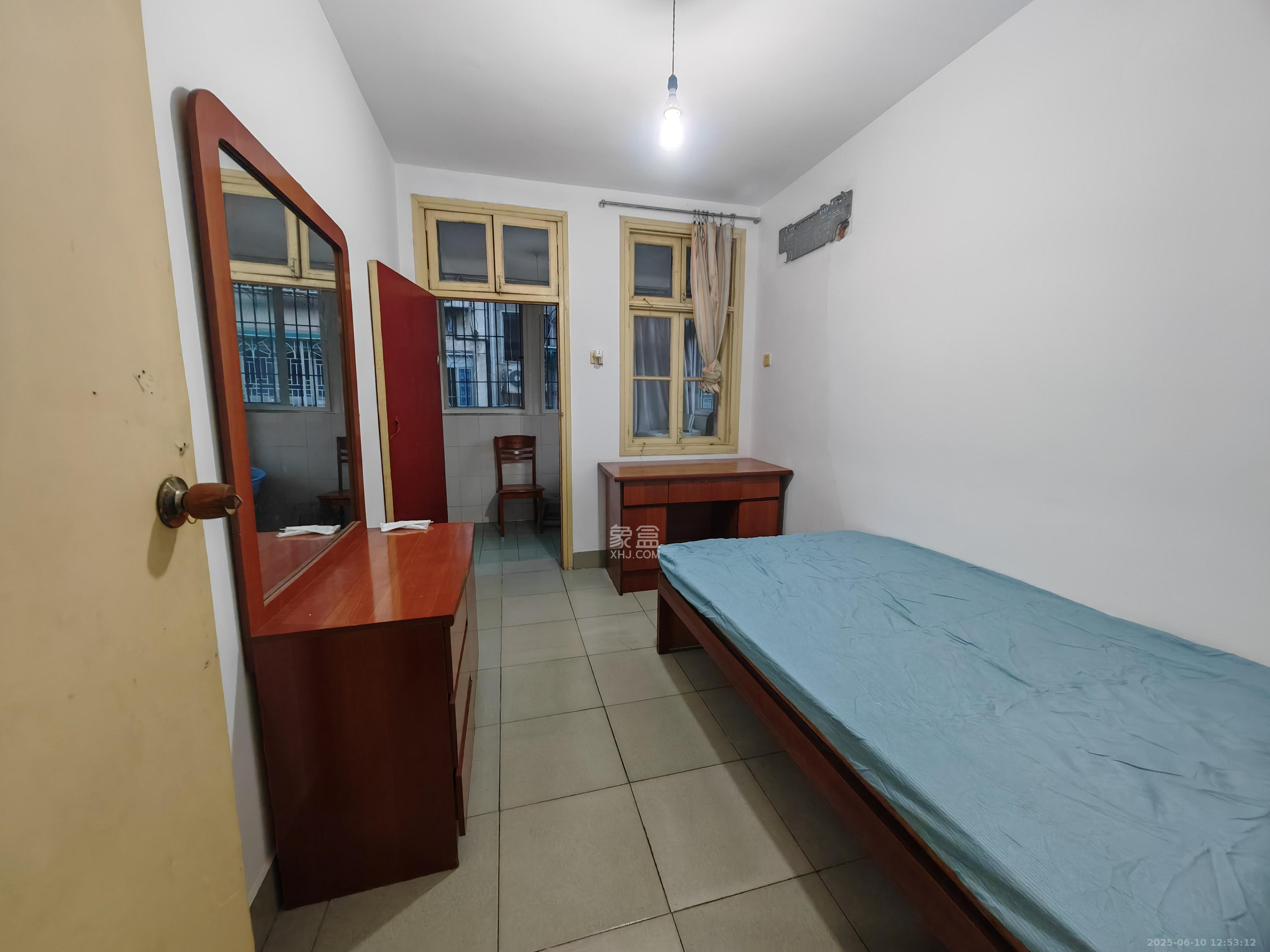 红旗综合安置楼 2室1厅1卫 1800.0元/月 红旗综合安置楼 2室1厅1卫 1800.0元/月室内图