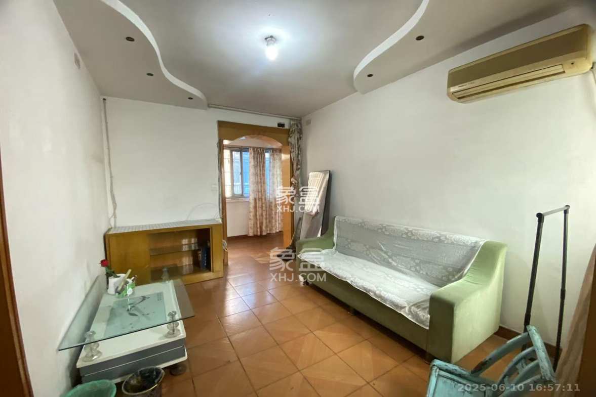 十一中学单位宿舍  2室1厅1卫    1400.0元/月 十一中学单位宿舍  2室1厅1卫    1400.0元/月室内图