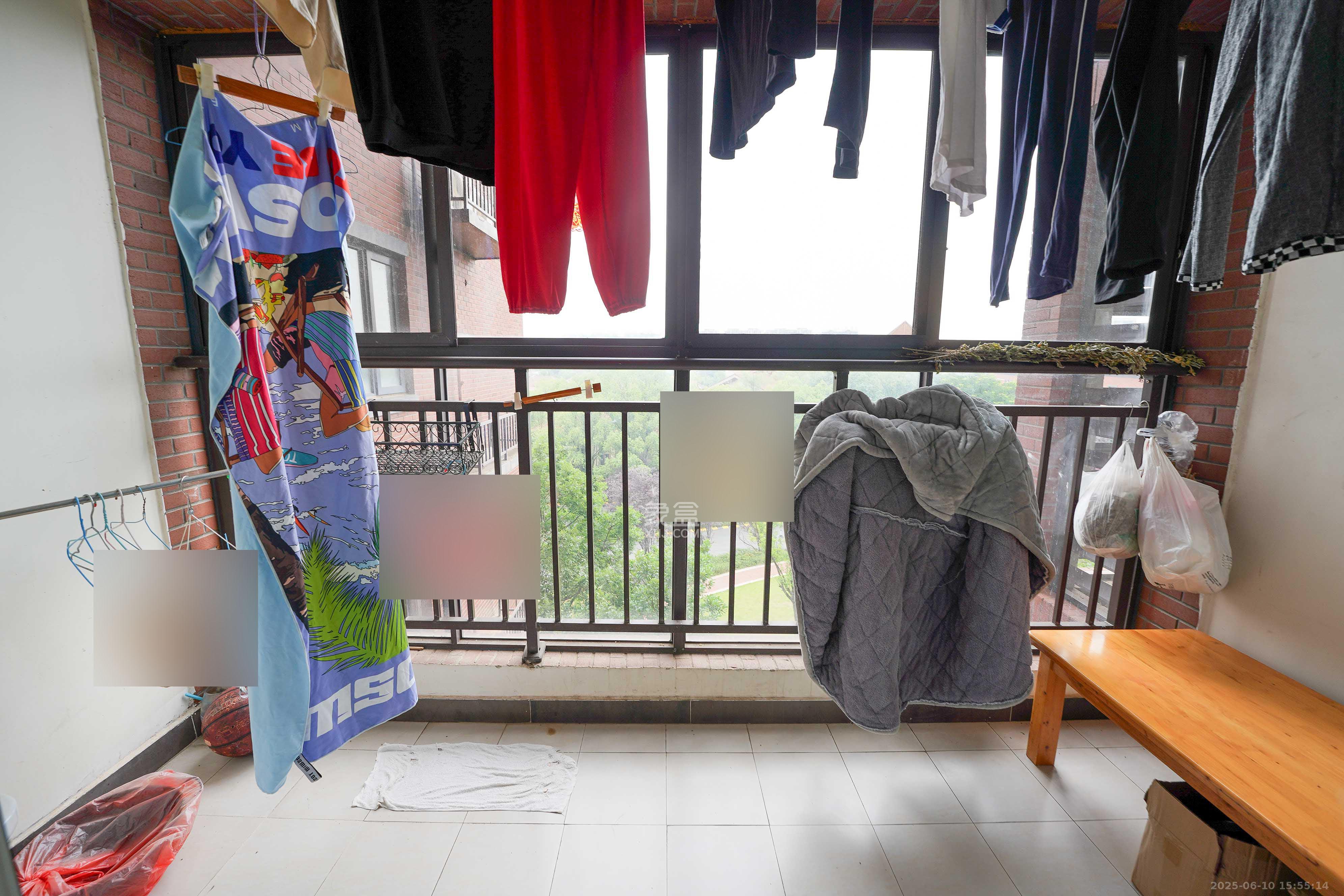 保利阆峰云墅 3室2厅2卫 52.8万 保利阆峰云墅 3室2厅2卫 52.8万阳台