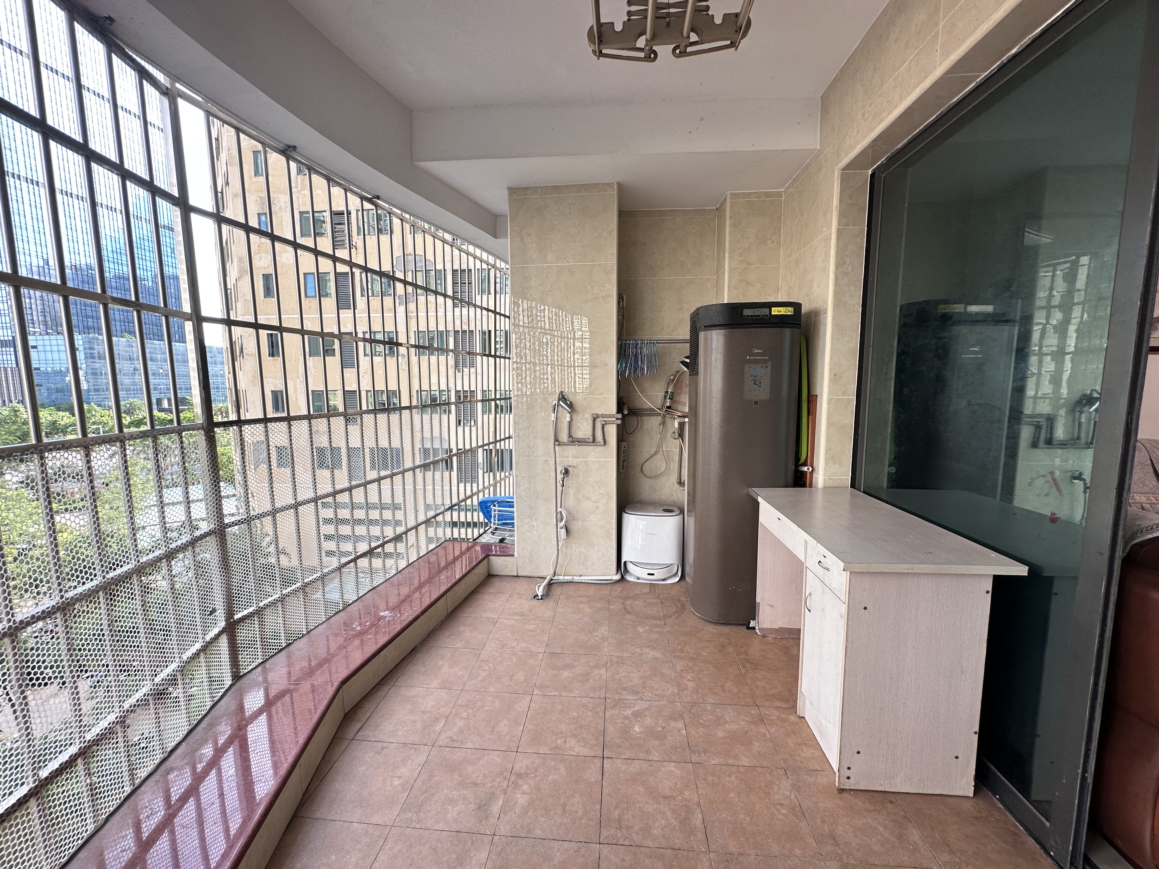 国兴城(B区) 5室2厅2卫 275.0万 国兴城(B区) 5室2厅2卫 275.0万客厅