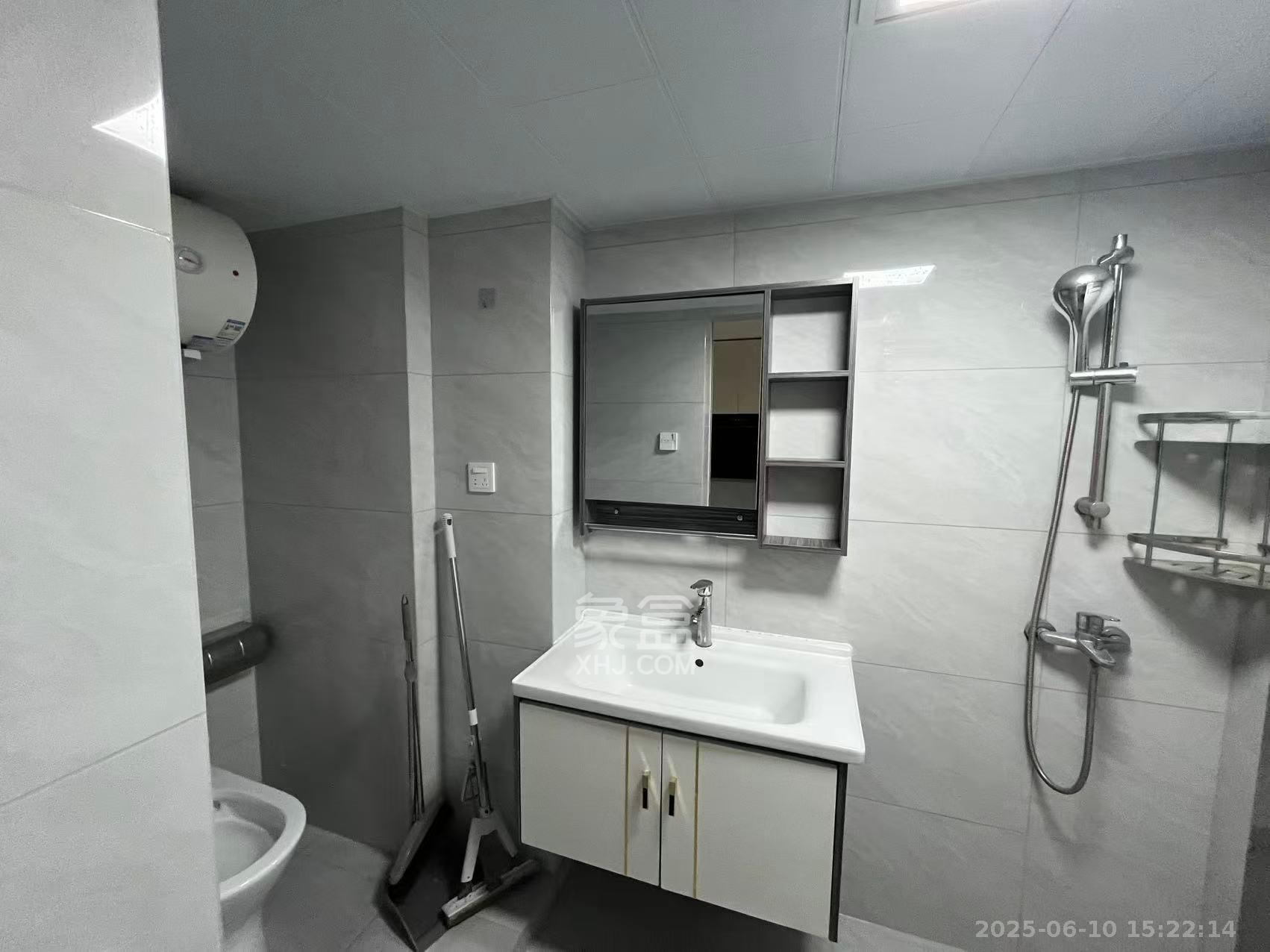 卓越江岸 1室0厅0卫 2600.0元/月 卓越江岸 1室0厅0卫 2600.0元/月室内图