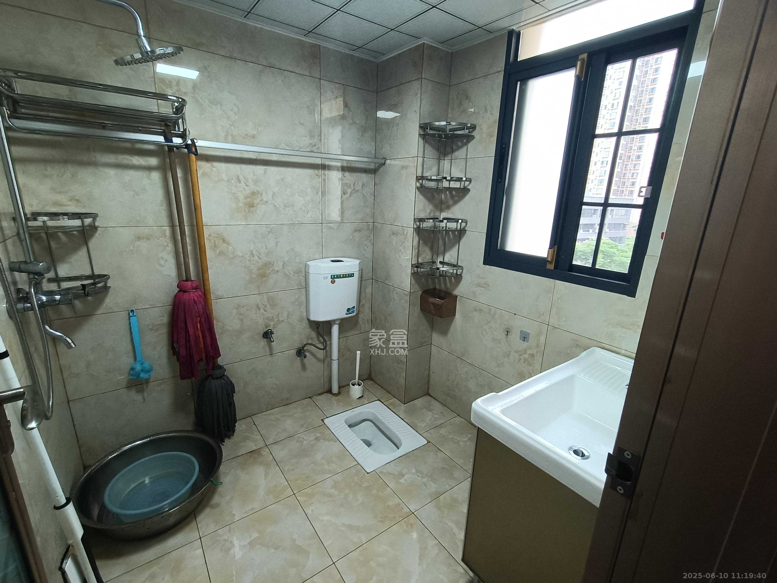 钱隆世家  3室2厅1卫    2200.0元/月 钱隆世家  3室2厅1卫    2200.0元/月室内图