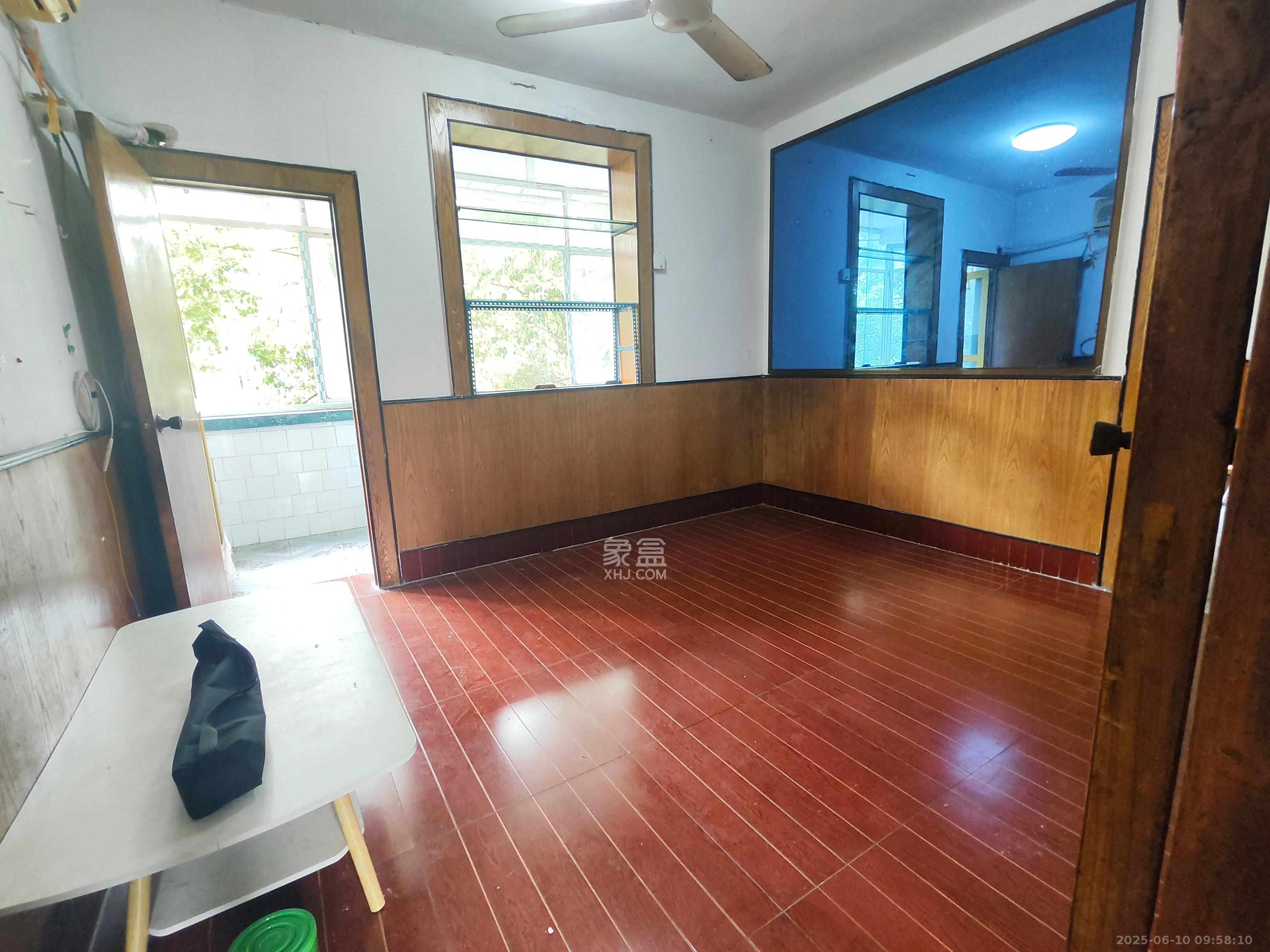 阿弥岭一二片 2室1厅1卫 1100.0元/月 阿弥岭一二片 2室1厅1卫 1100.0元/月室内图