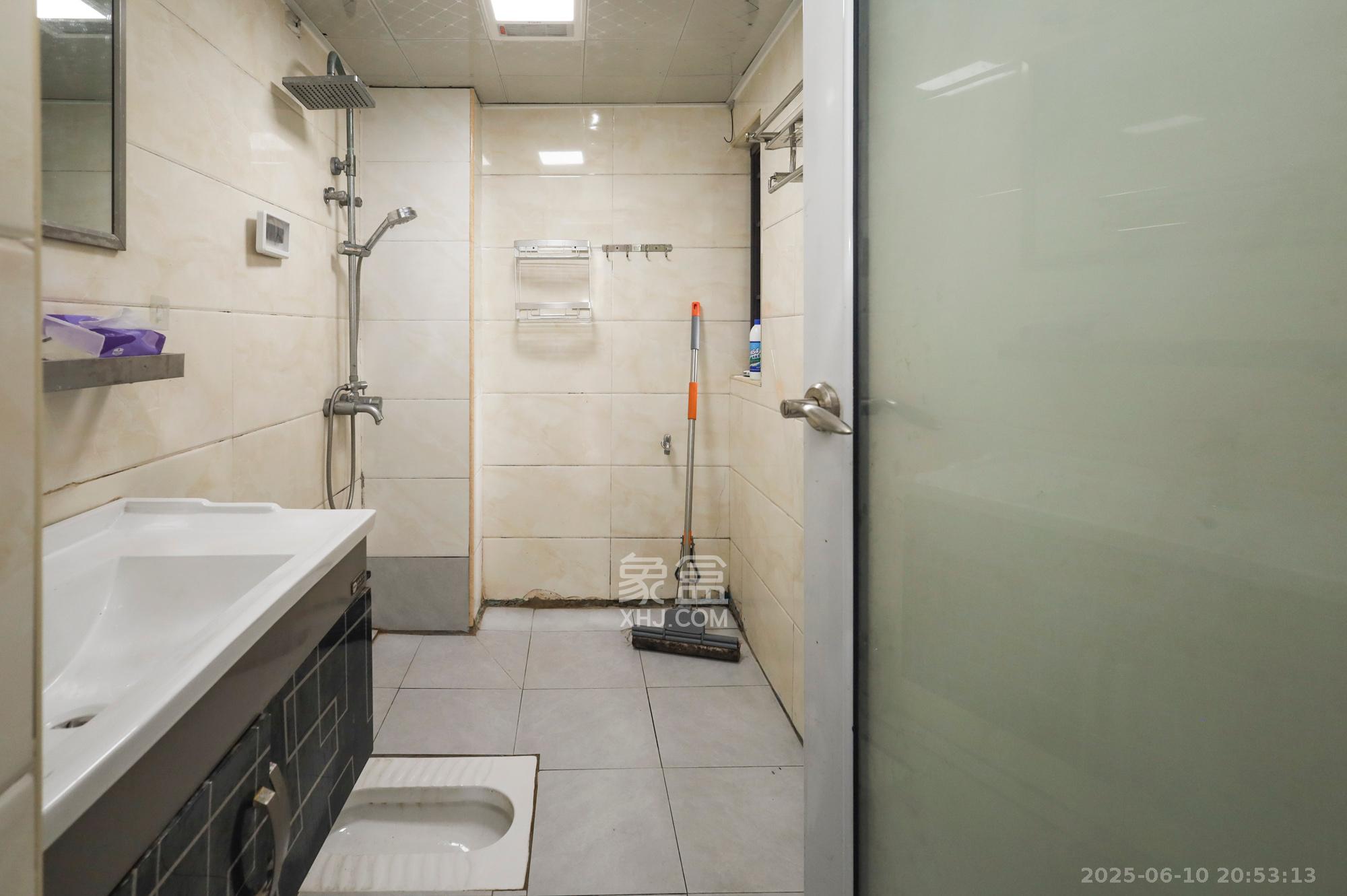 山语城二期 3室2厅1卫 63.0万 山语城二期 3室2厅1卫 63.0万卫生间