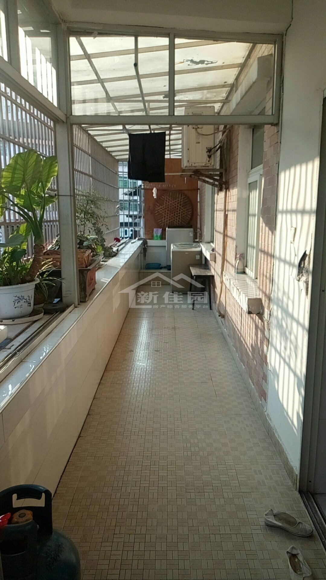 五金建材市场二期  4室2厅2卫   73.80万客厅