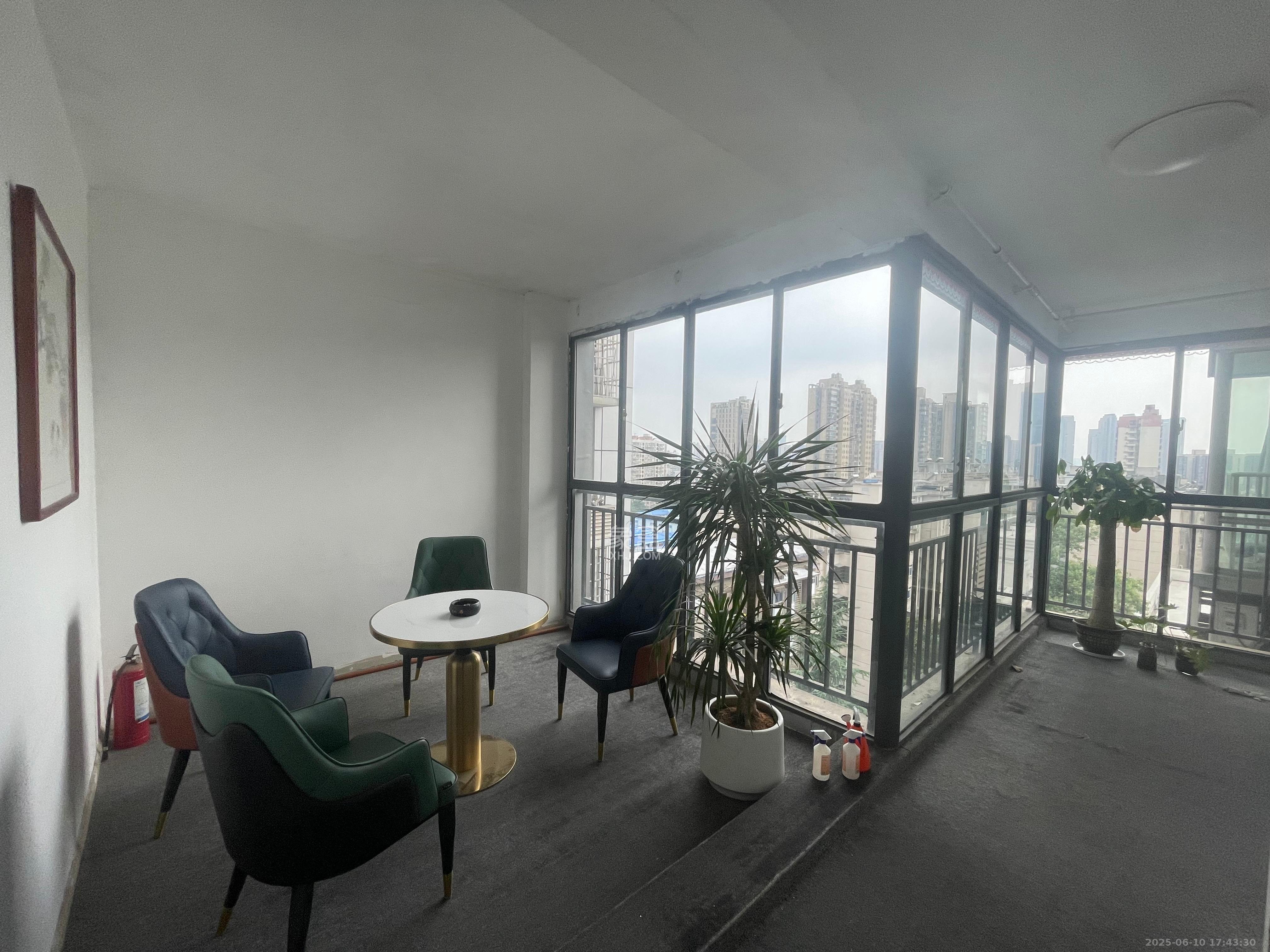 友阿光大大厦 3室2厅1卫 3200.0元/月 友阿光大大厦 3室2厅1卫 3200.0元/月室内图