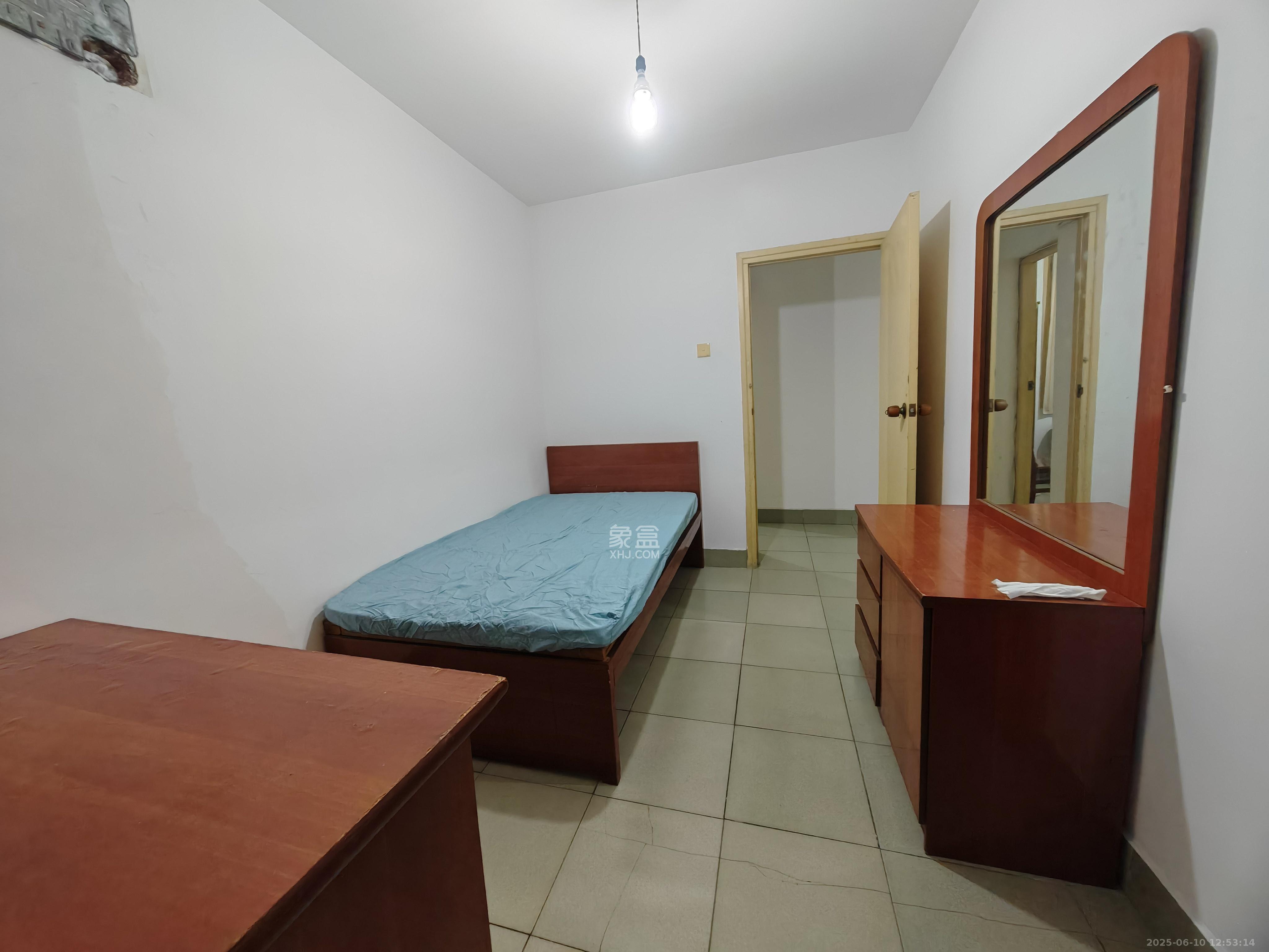 红旗综合安置楼 2室1厅1卫 1800.0元/月 红旗综合安置楼 2室1厅1卫 1800.0元/月室内图