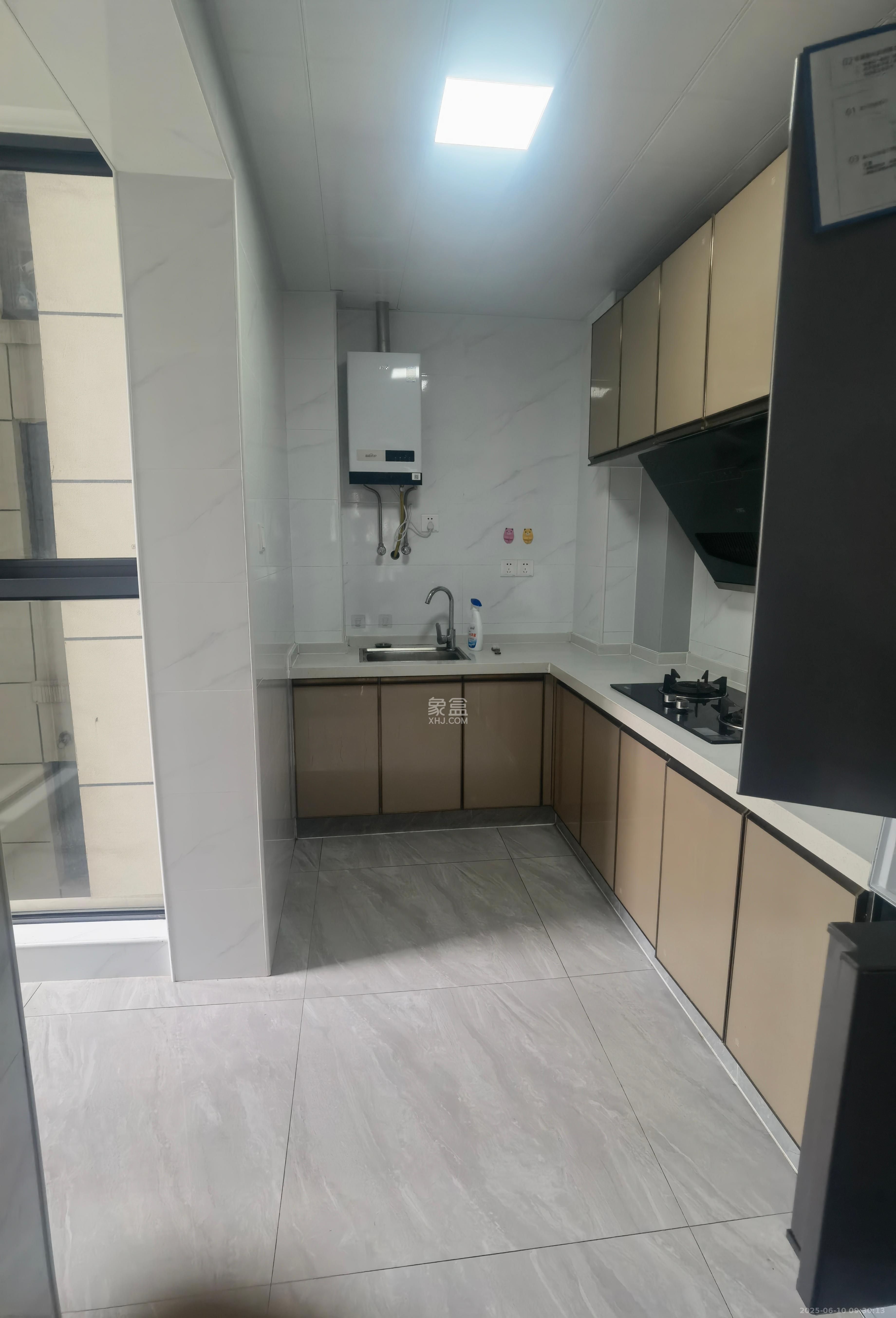 南山十里天池 3室2厅2卫 2600.0元/月 南山十里天池 3室2厅2卫 2600.0元/月室内图