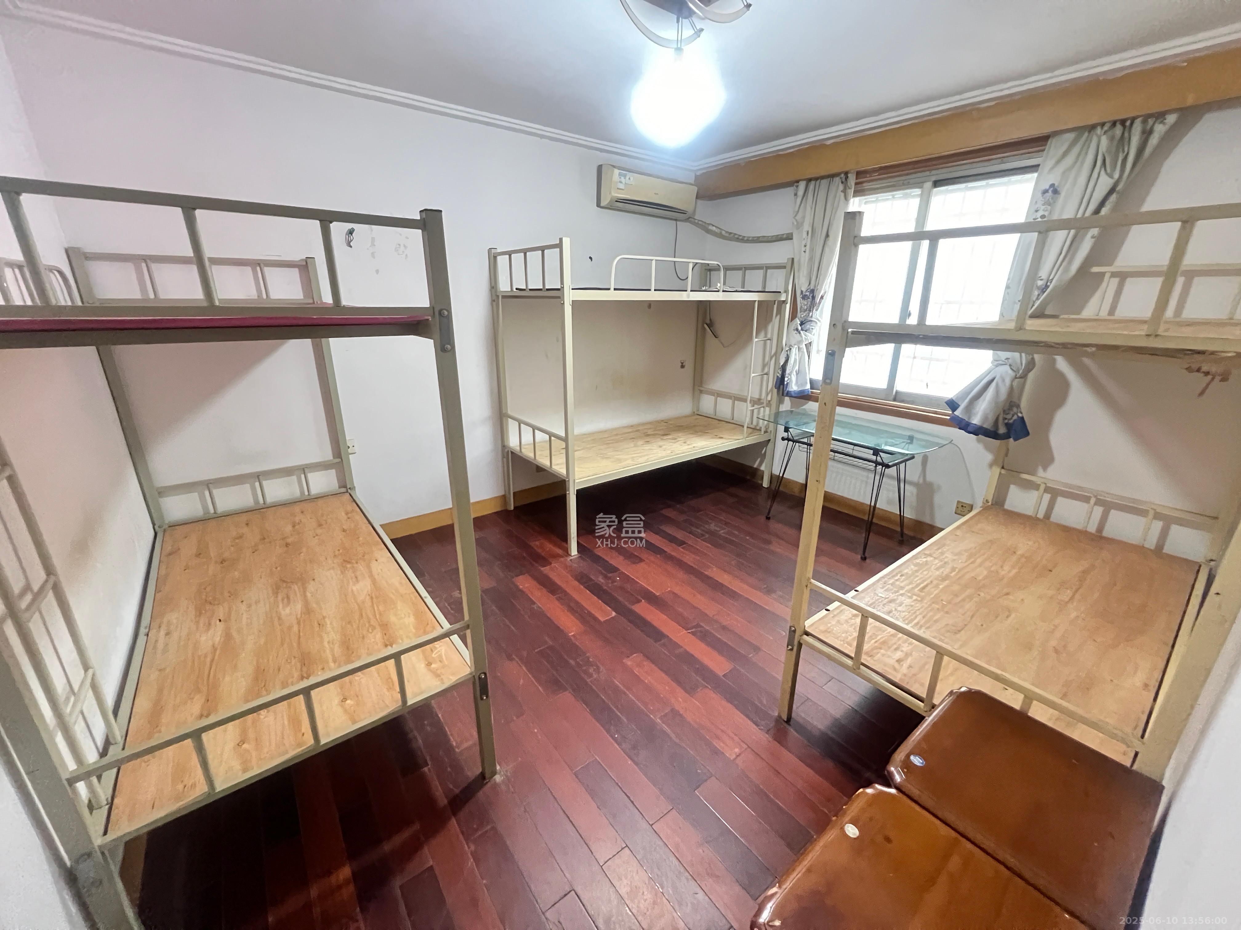 坡子街综合楼  3室21厅1卫   2500.00元/月