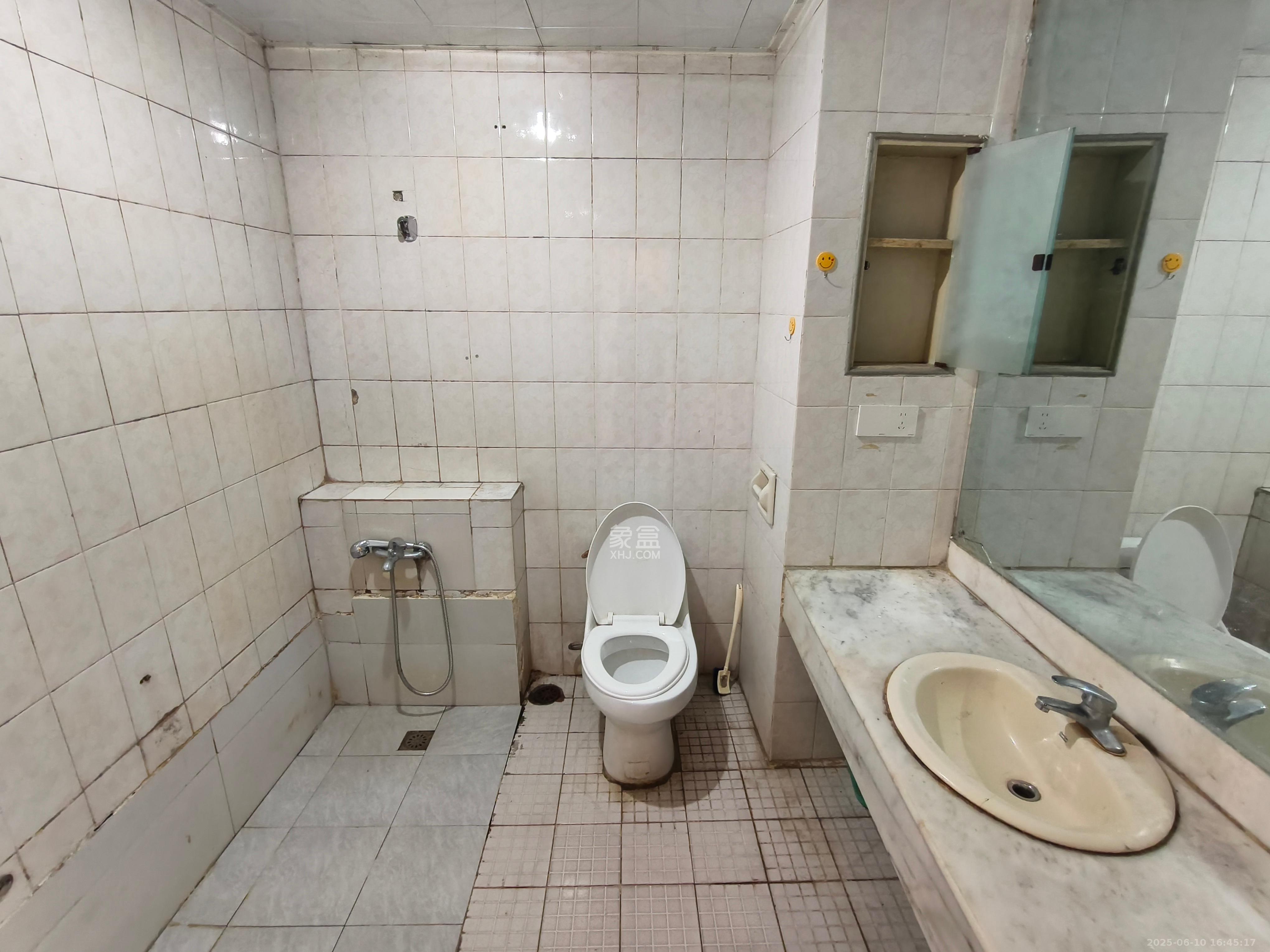 华侨二村 2室1厅1卫 2800.0元/月 华侨二村 2室1厅1卫 2800.0元/月室内图