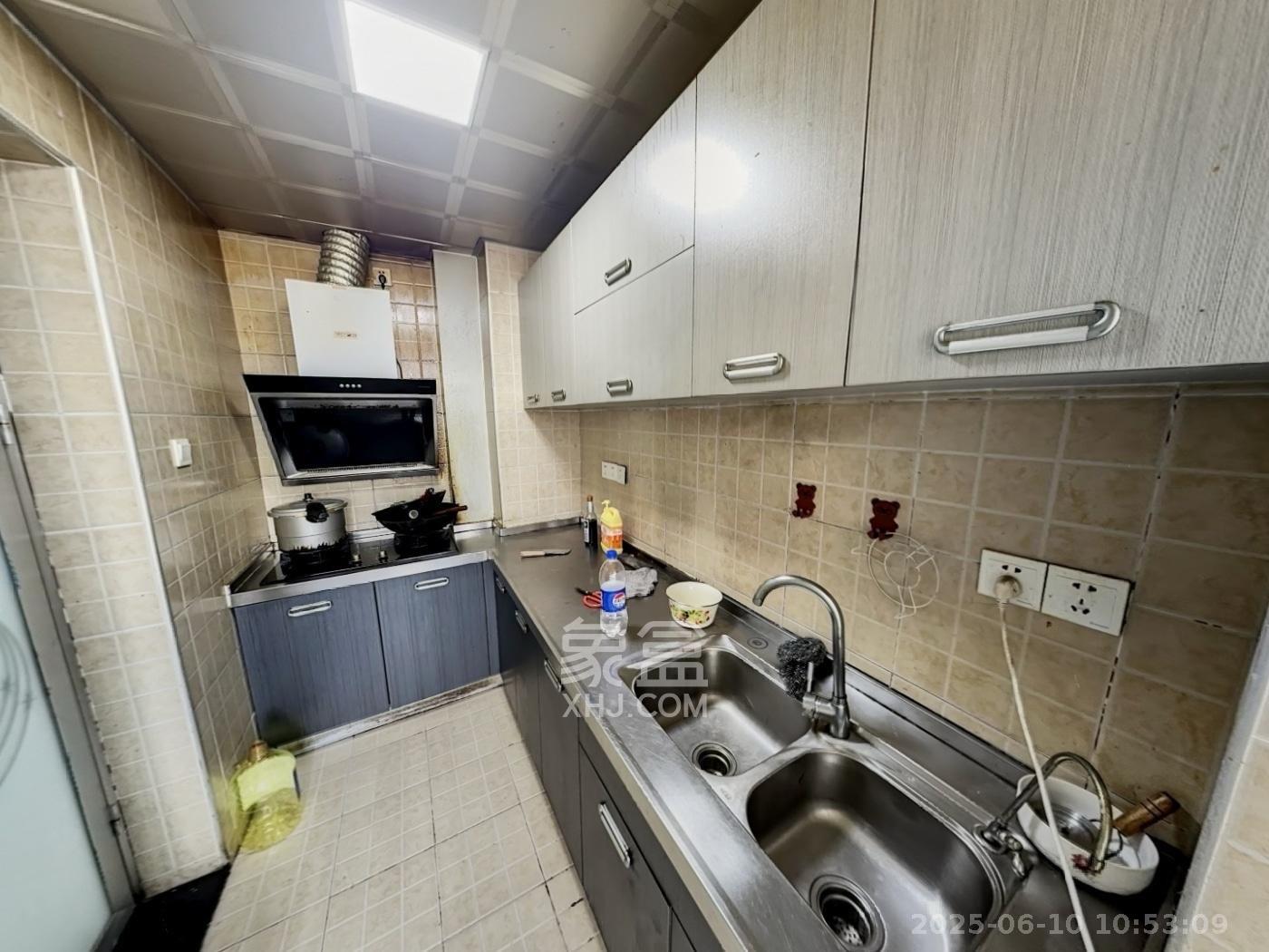 阳光锦城  2室1厅1卫    2300.0元/月室内图