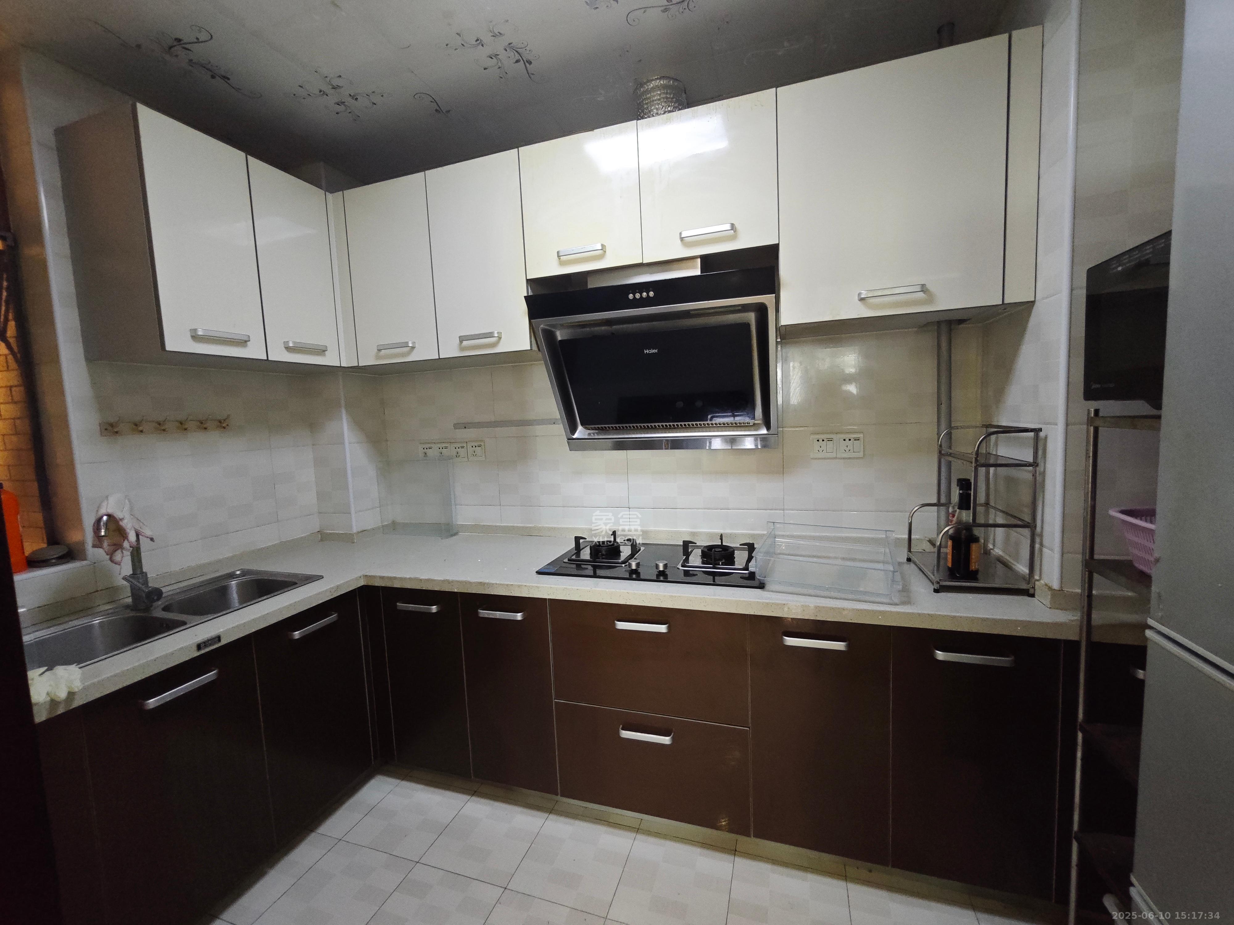 万里时代 2室1厅1卫 2600.0元/月 万里时代 2室1厅1卫 2600.0元/月室内图