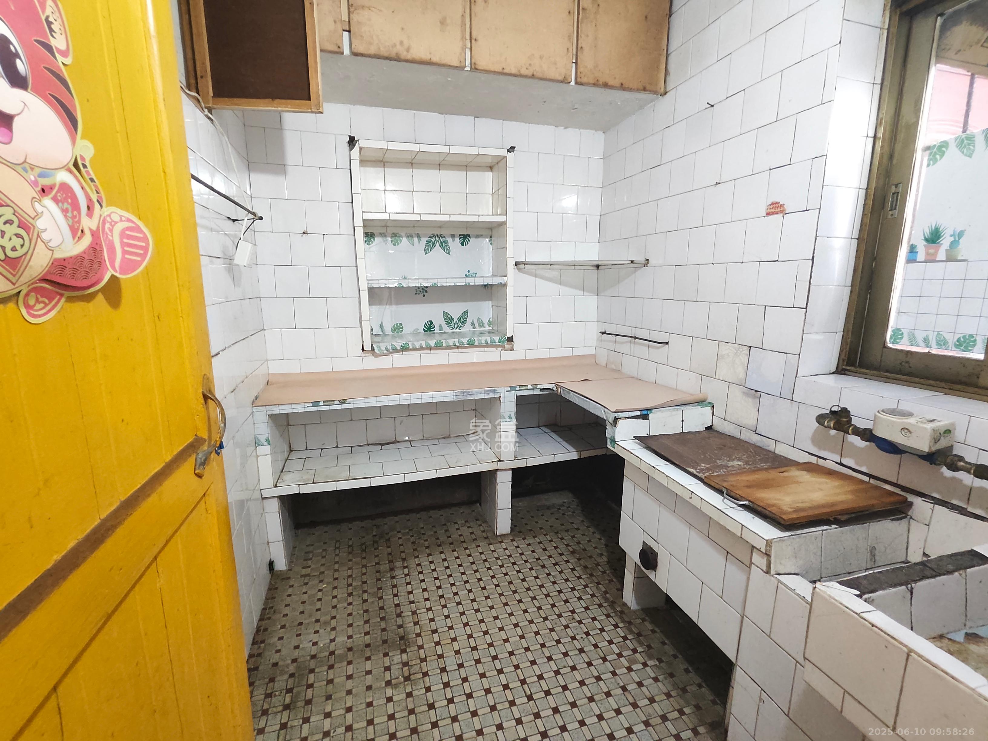 阿弥岭一二片 2室1厅1卫 1100.0元/月 阿弥岭一二片 2室1厅1卫 1100.0元/月室内图