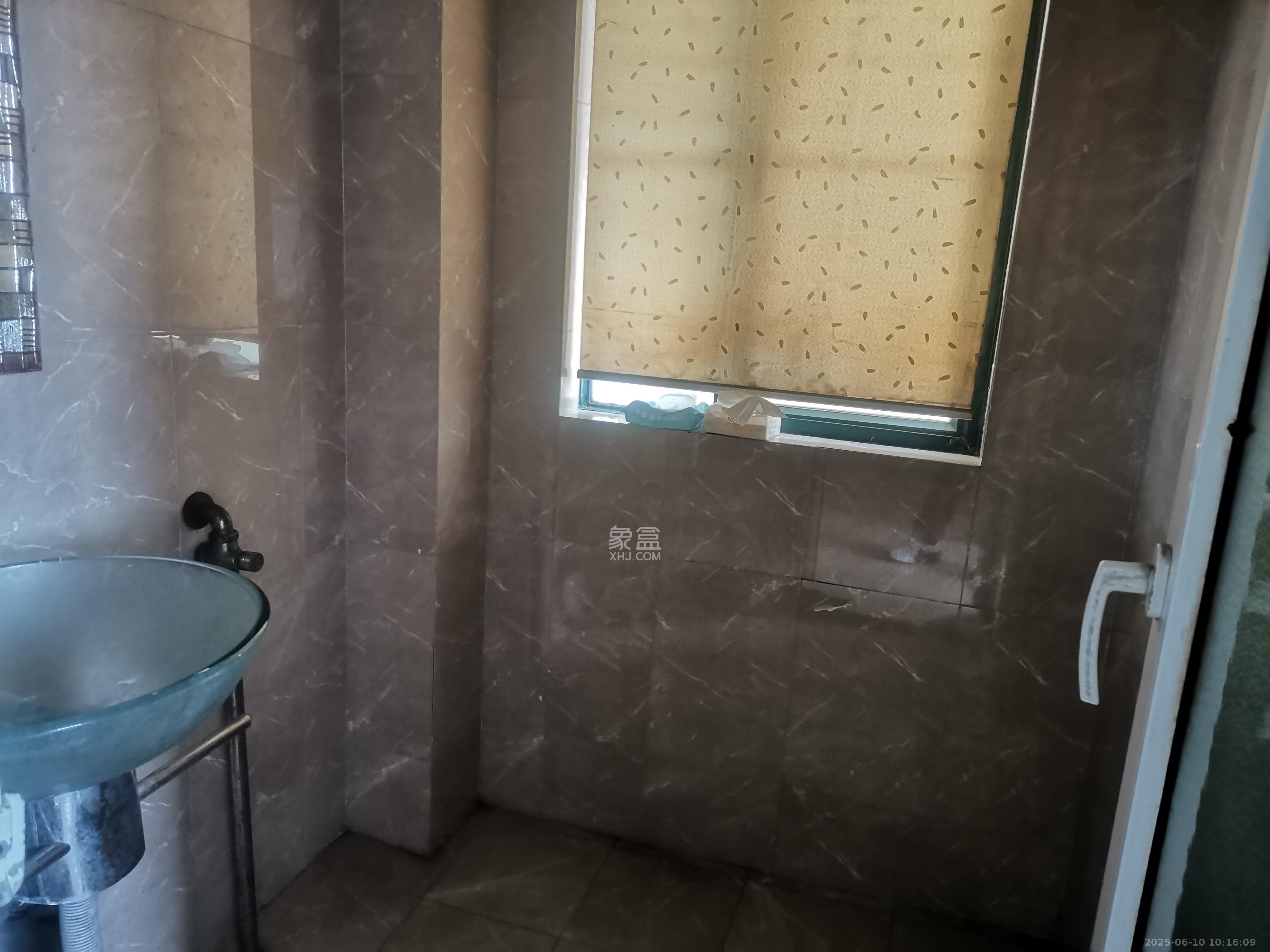 东方新城 5室2厅4卫 3200.0元/月 东方新城 5室2厅4卫 3200.0元/月室内图