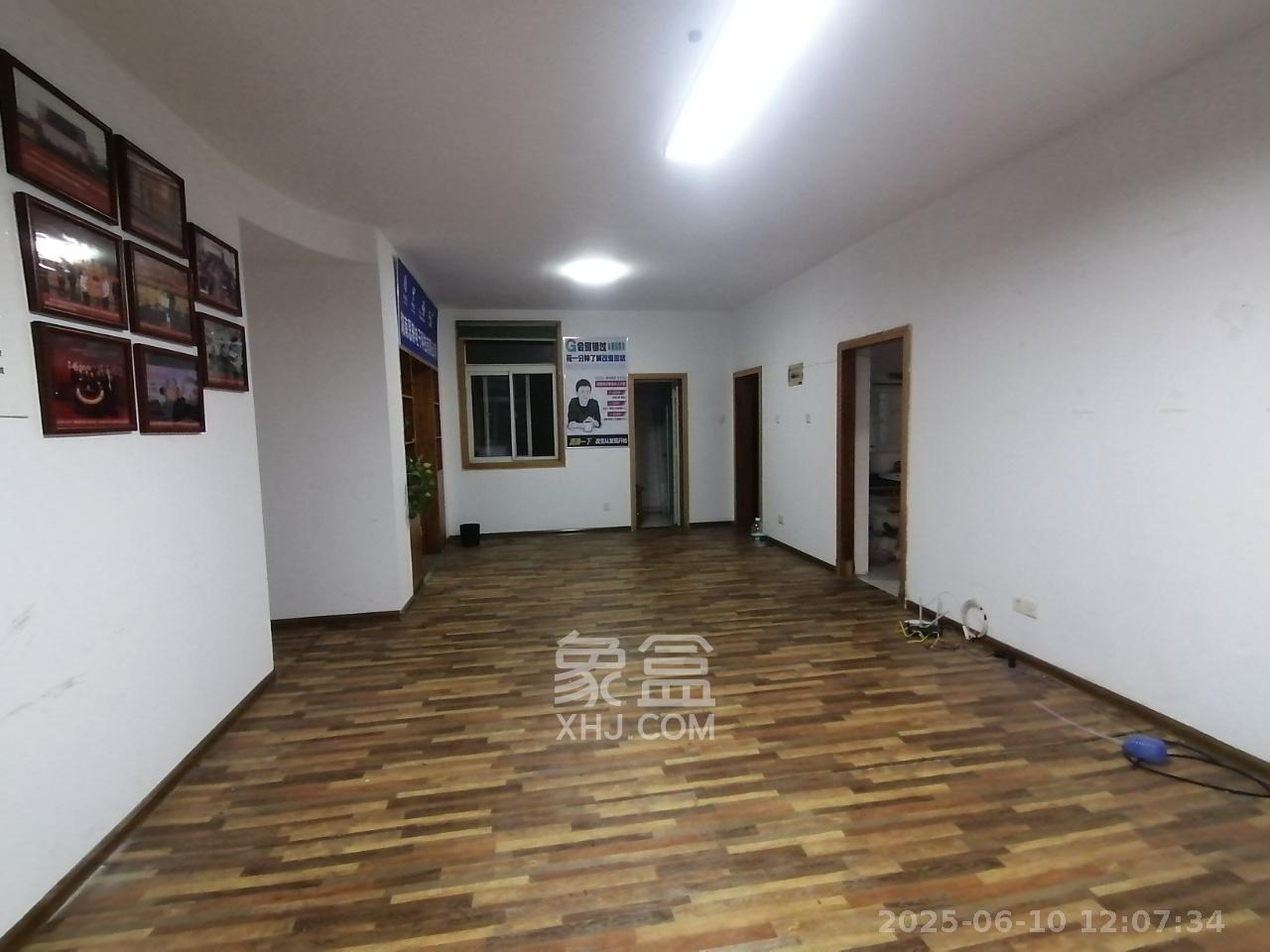 长远华樟名府 4室2厅1卫 3200.0元/月 长远华樟名府 4室2厅1卫 3200.0元/月室内图