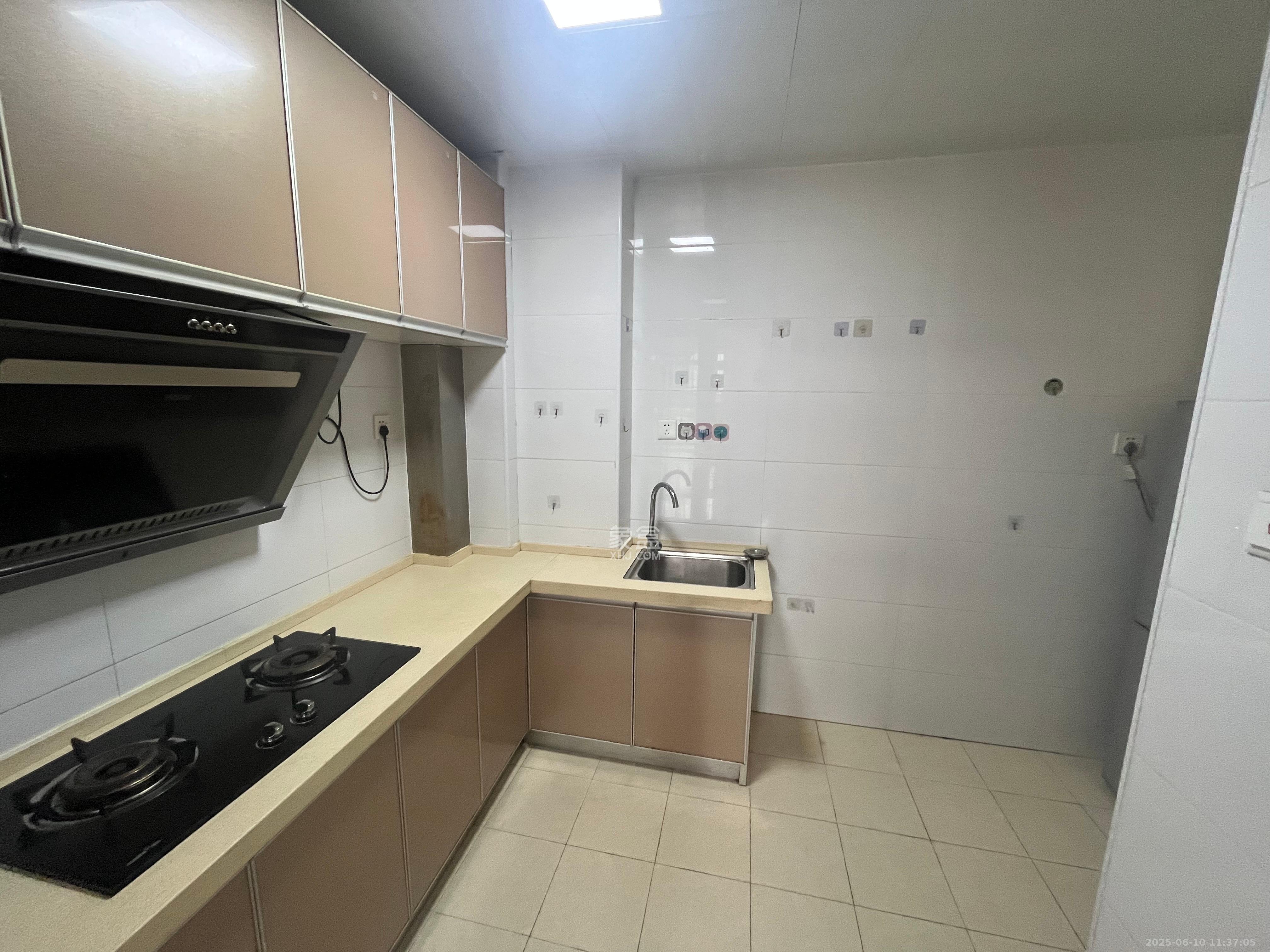 嘉顺苑 1室2厅1卫 2200.0元/月 嘉顺苑 1室2厅1卫 2200.0元/月室内图