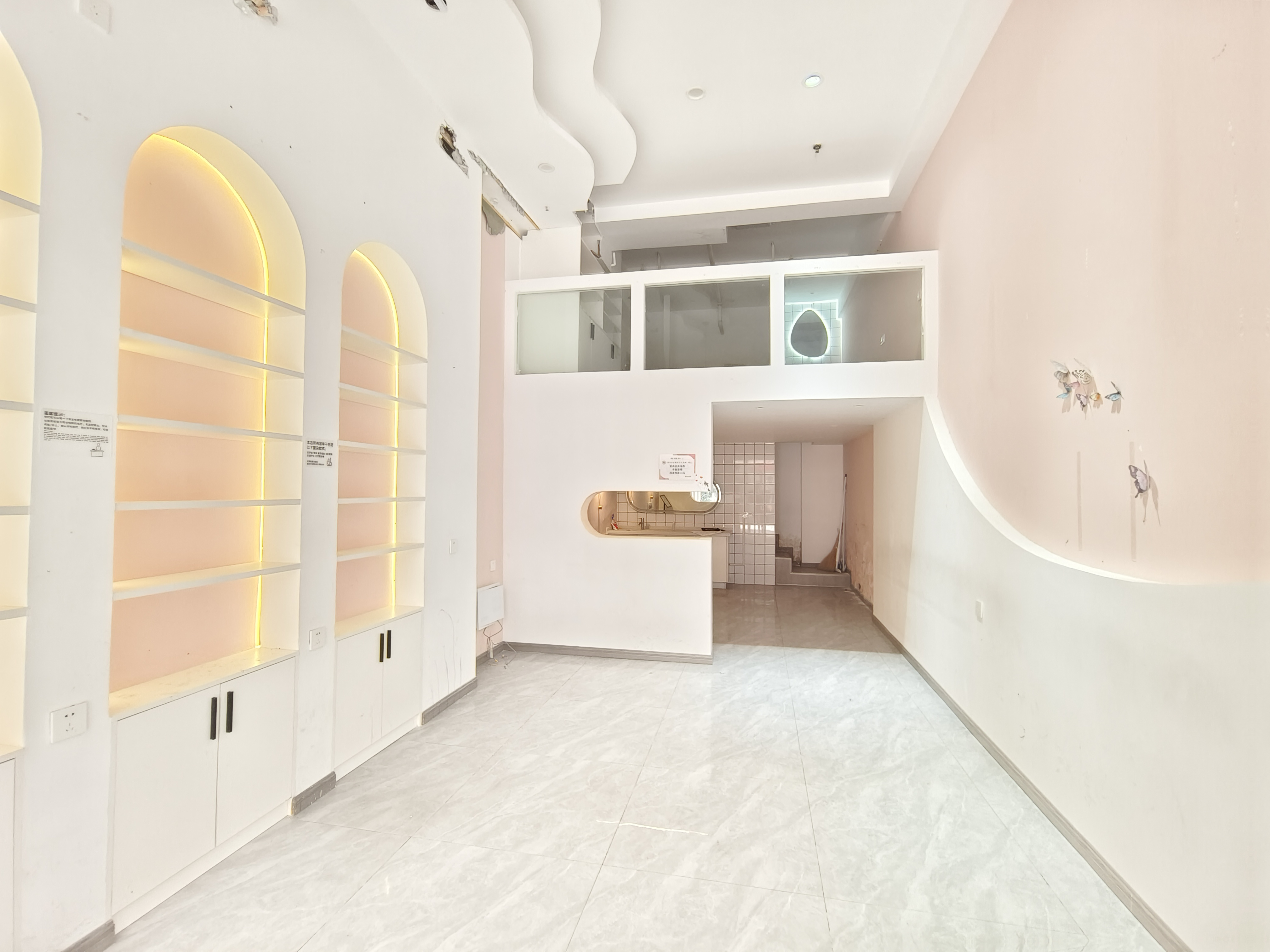 维港十字街  1室1厅0卫    69.0万 维港十字街  1室1厅0卫    69.0万客厅