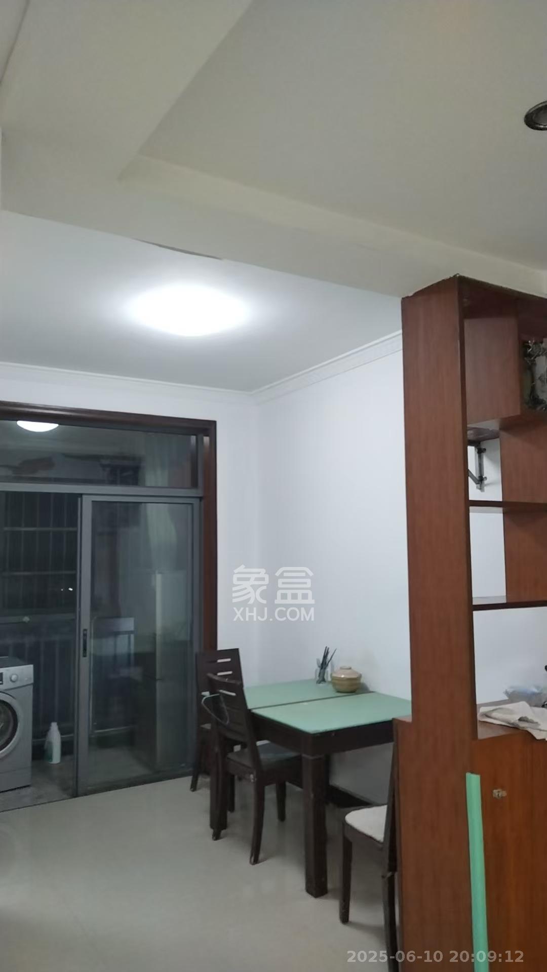 上海城小区  1室2厅0卫    2350.0元/月 上海城小区  1室2厅0卫    2350.0元/月室内图