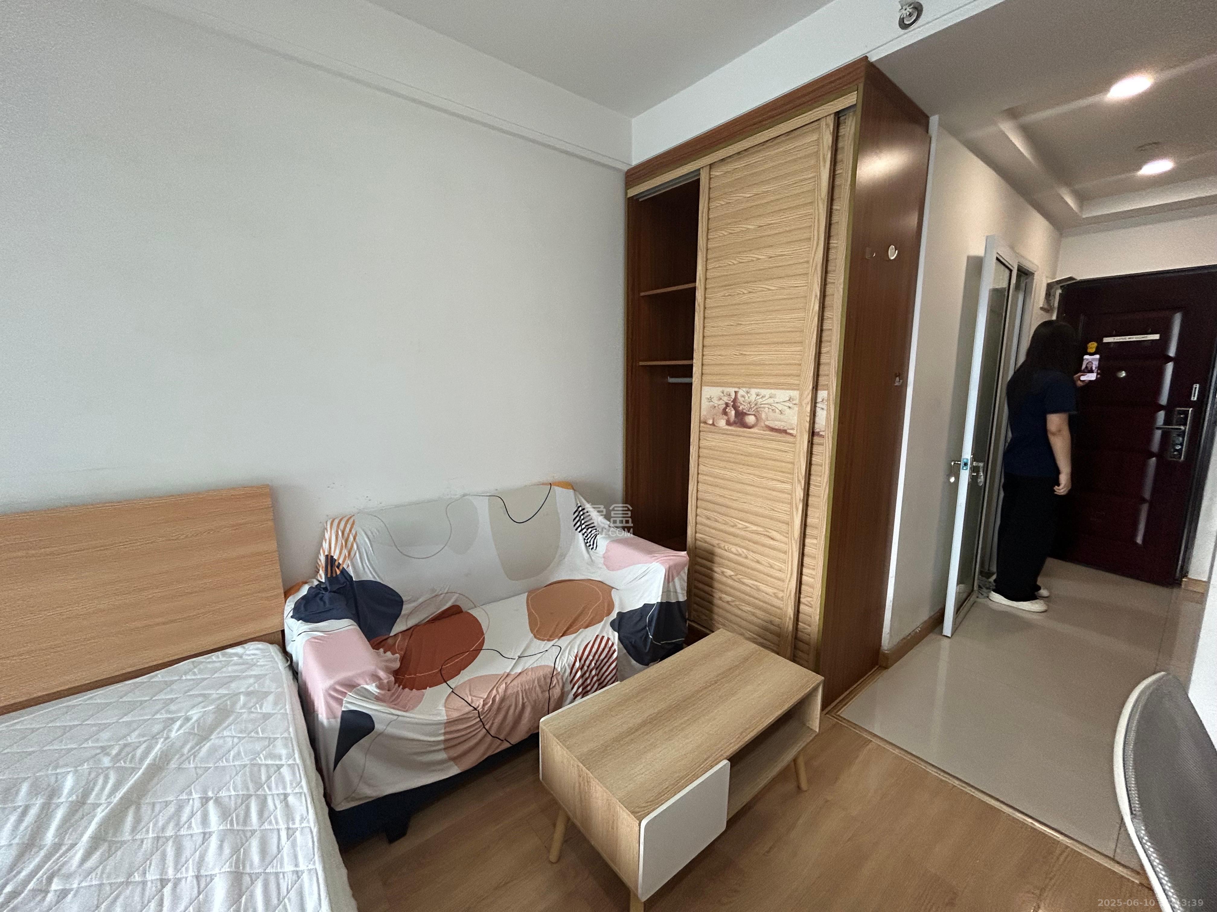 绿地中央广场  1室1厅1卫   1500.00元/月室内图