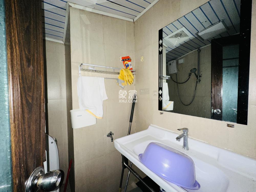 海城大厦 1室0厅1卫 40.0万 海城大厦 1室0厅1卫 40.0万室内图