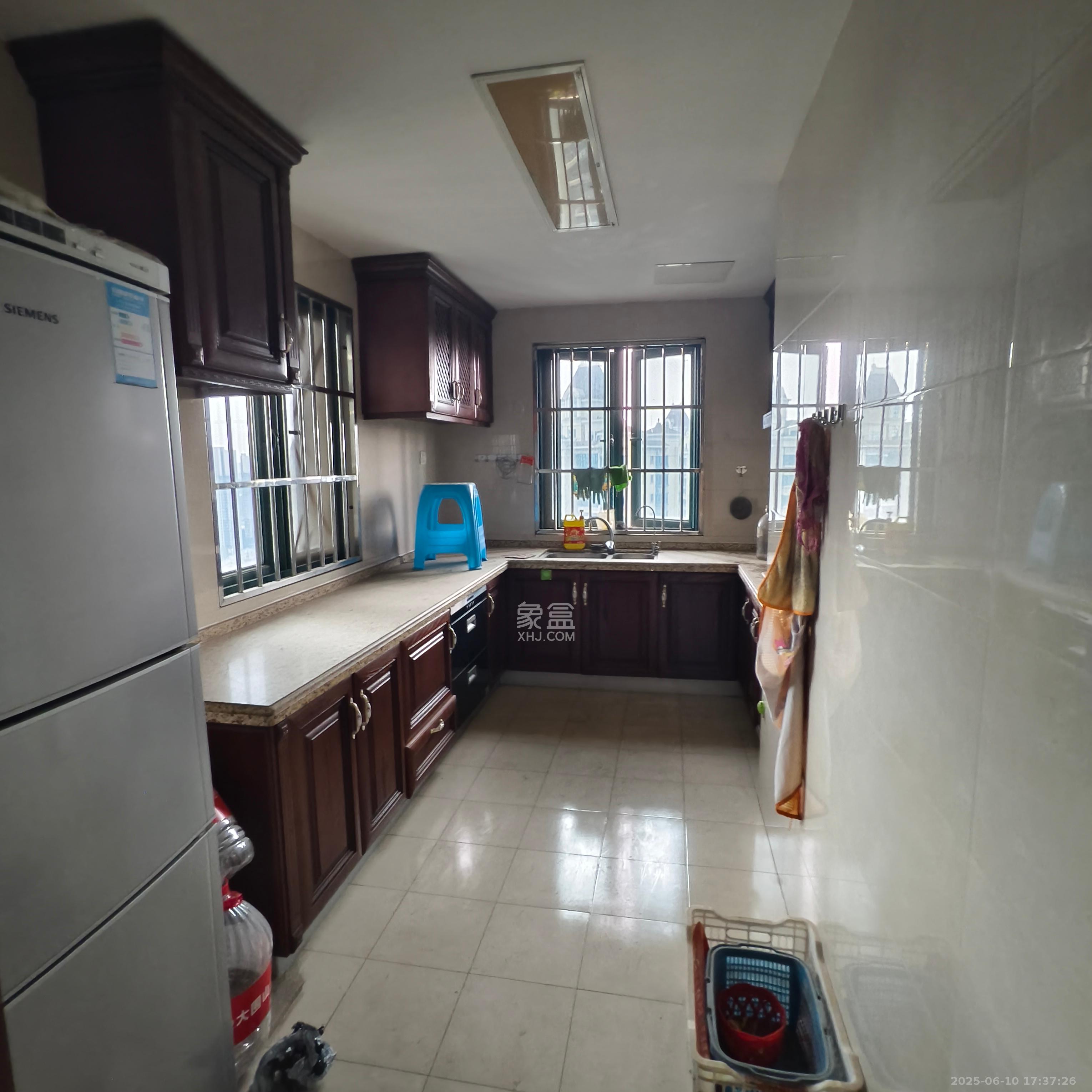 恒大雅苑 4室2厅2卫 3600.0元/月 恒大雅苑 4室2厅2卫 3600.0元/月室内图