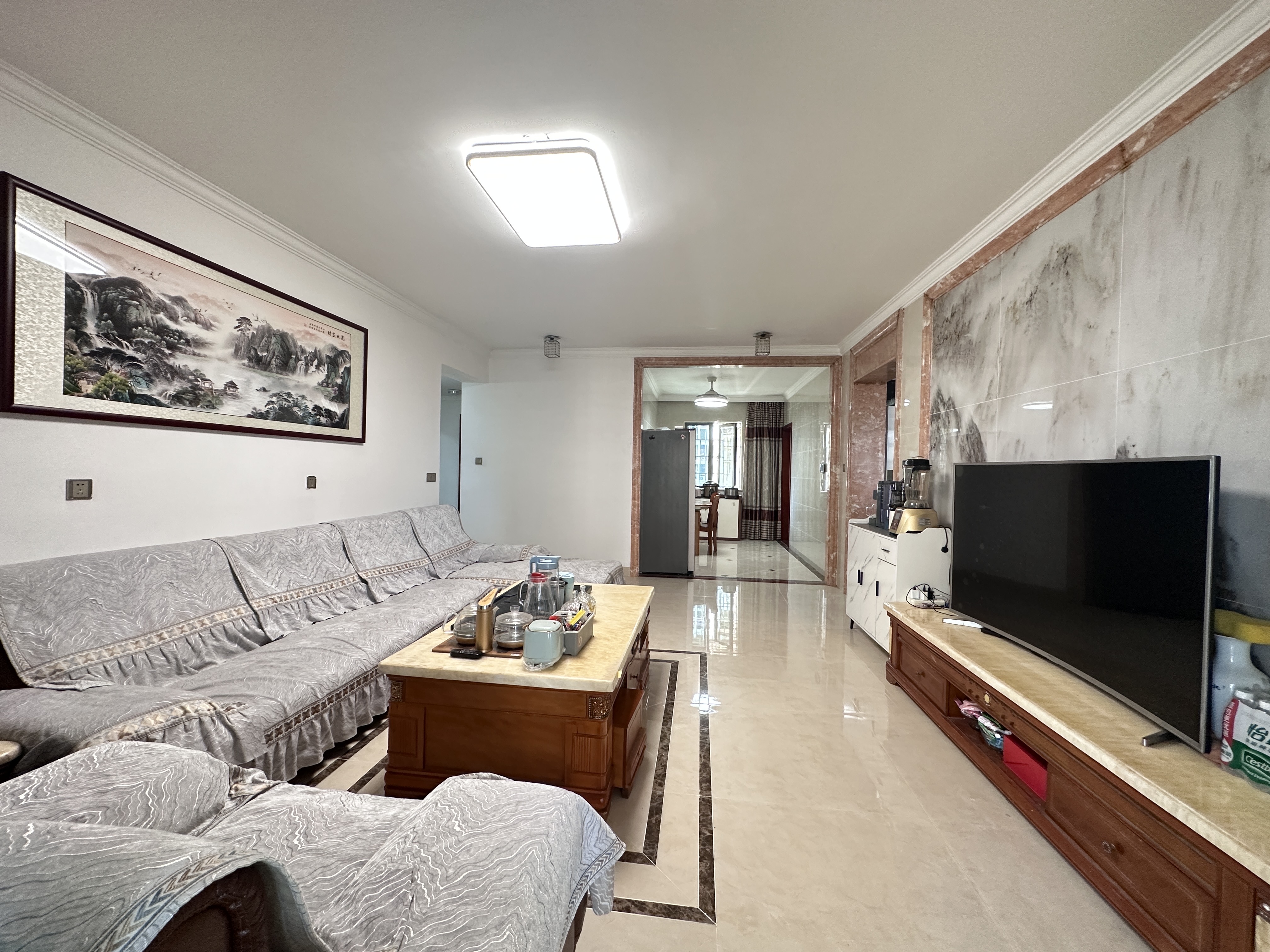 国兴城(B区) 5室2厅2卫 275.0万 国兴城(B区) 5室2厅2卫 275.0万客厅