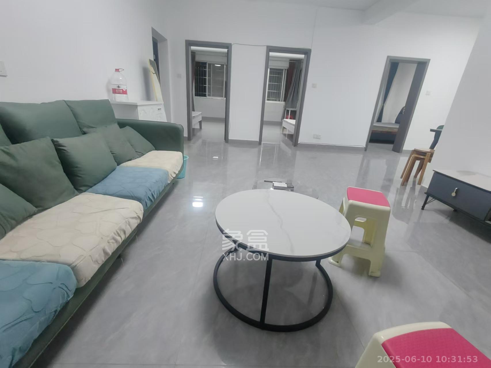 泉水塘小区  3室2厅1卫    2000.0元/月室内图