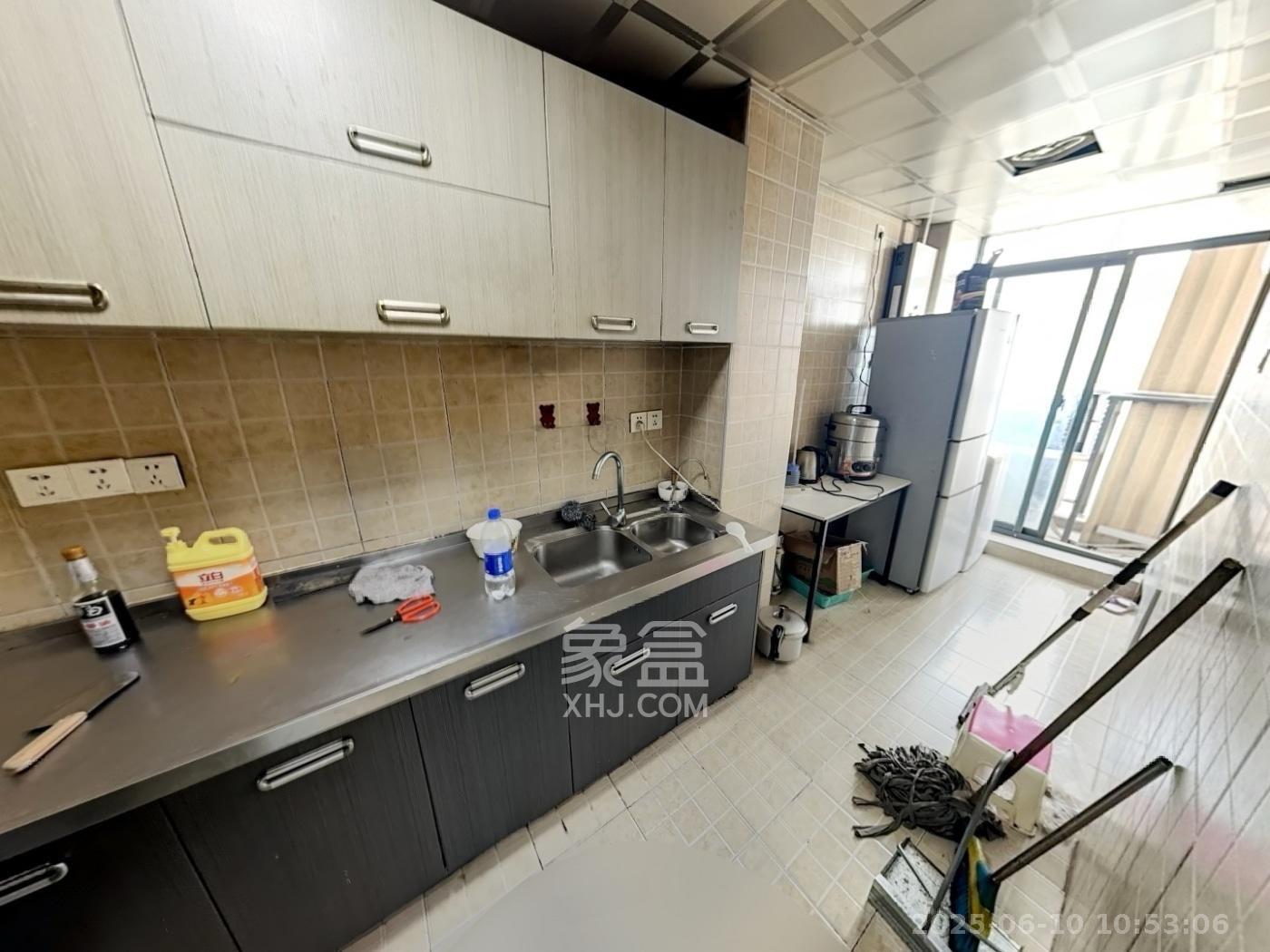 阳光锦城  2室1厅1卫    2300.0元/月室内图