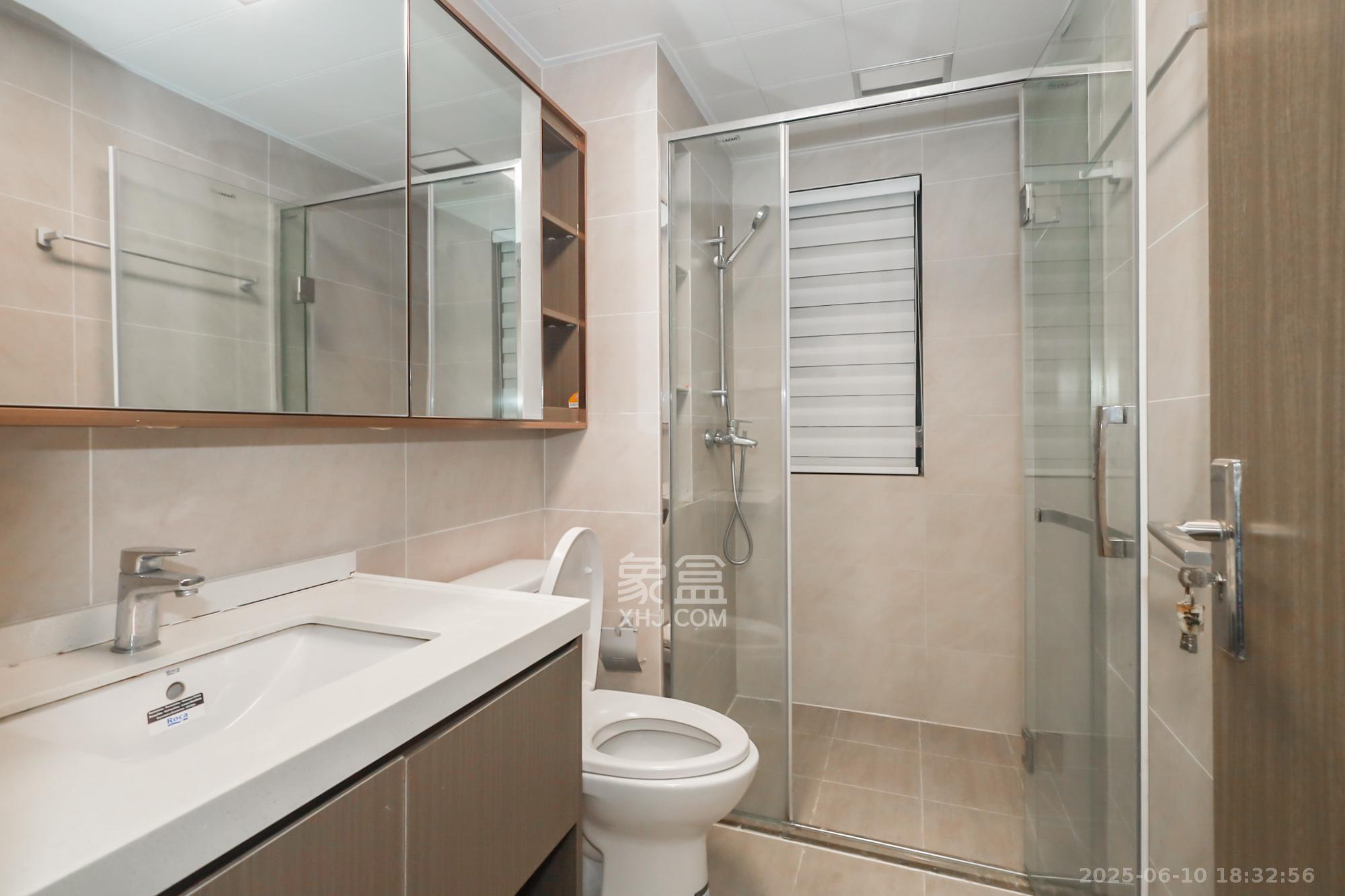 滨江府1913  4室2厅2卫    175.0万 滨江府1913  4室2厅2卫    175.0万卫生间