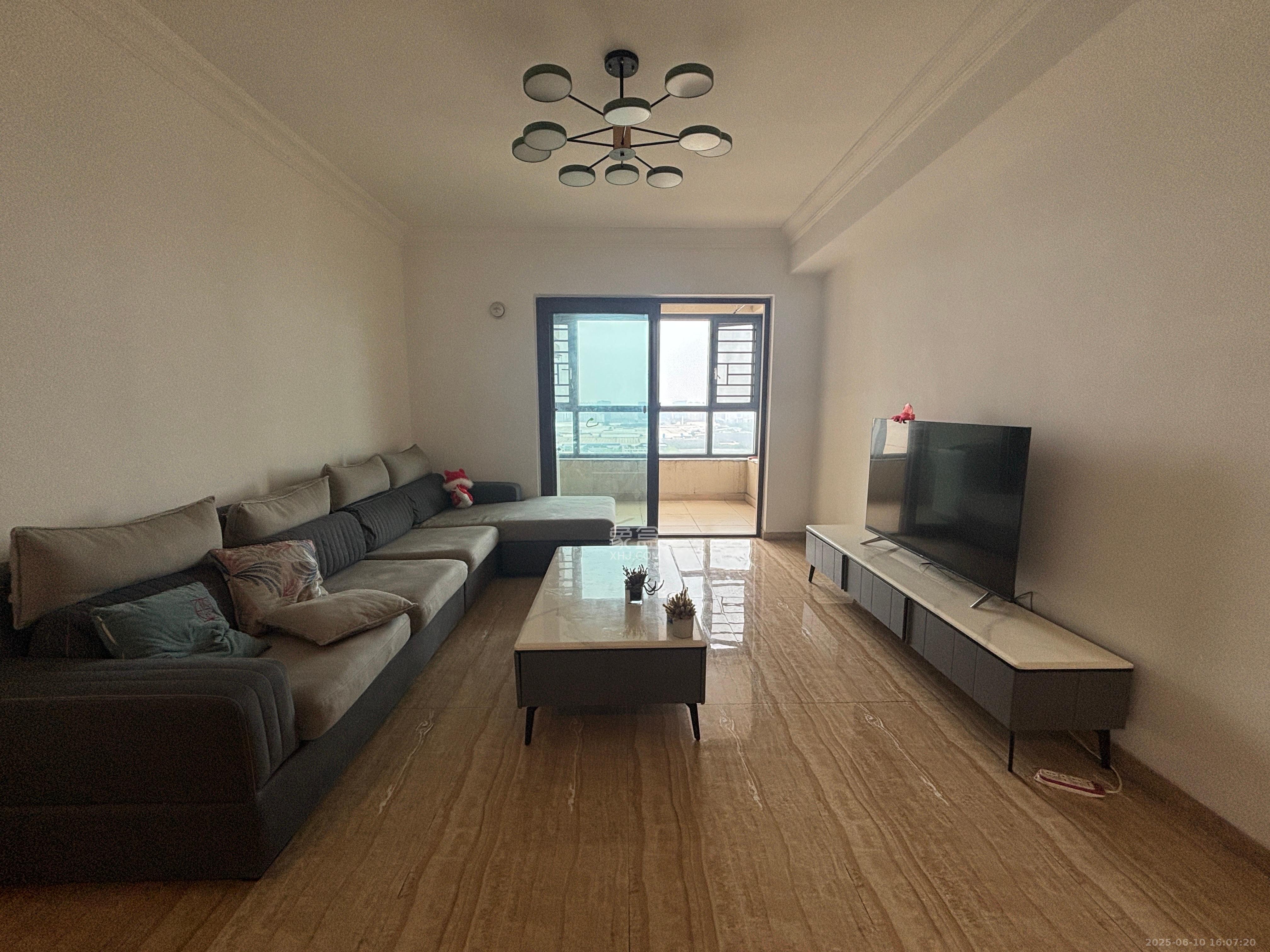 碧桂园星城首府 3室2厅2卫 2580.0元/月 碧桂园星城首府 3室2厅2卫 2580.0元/月室内图