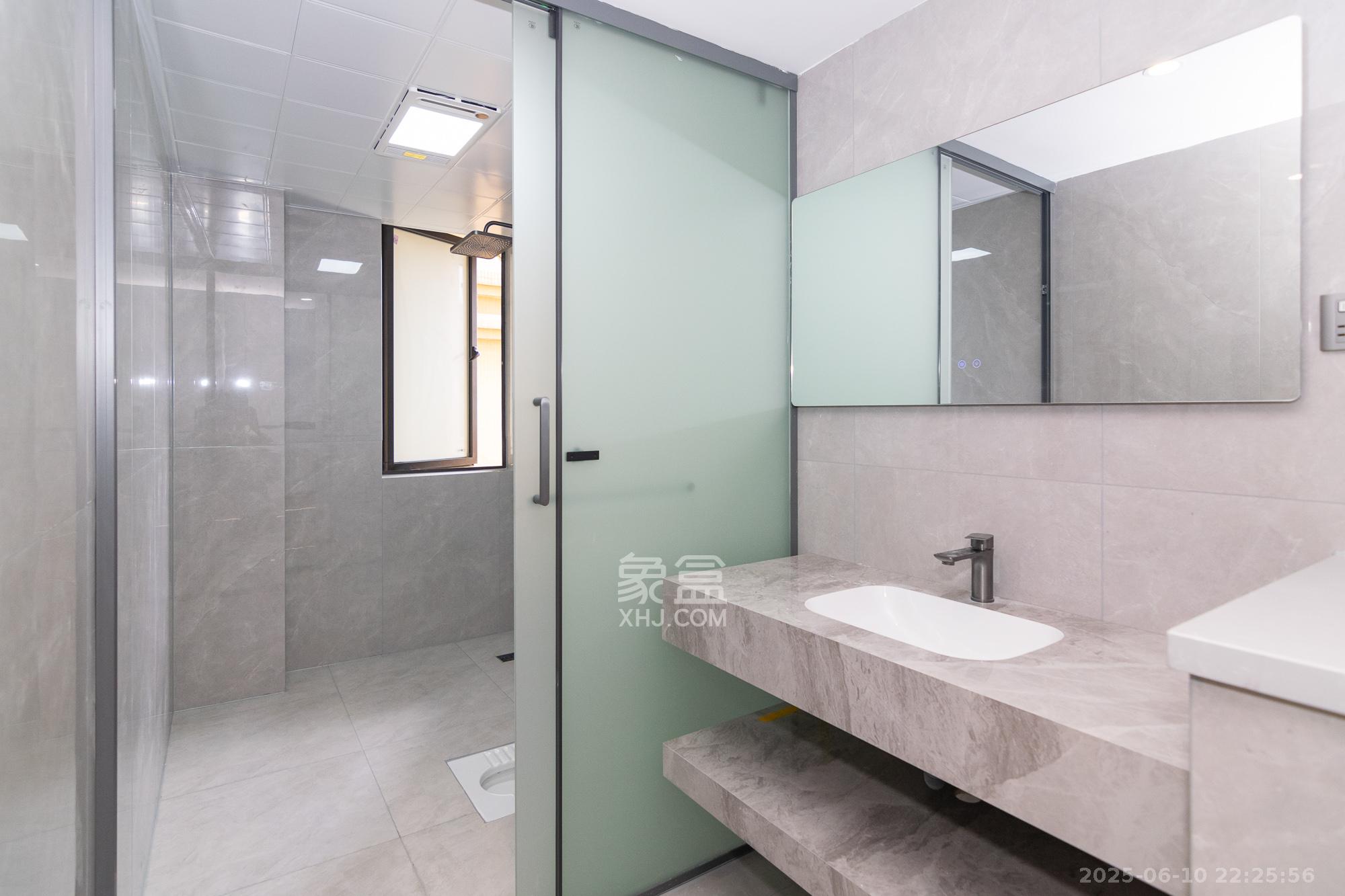 三润城（三润星城）  4室2厅2卫    122.8万卫生间