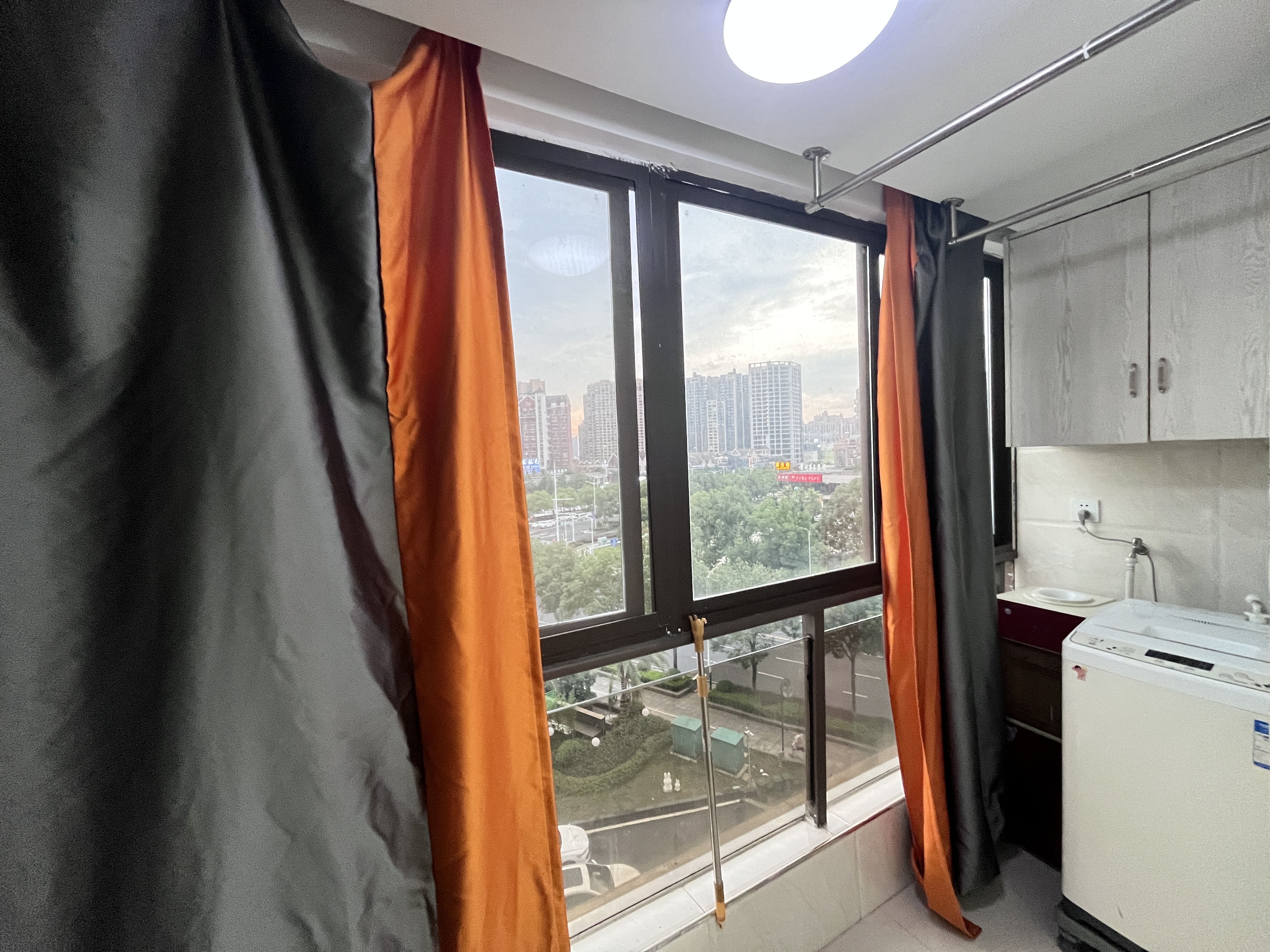 明兴翰苑一期  1室1厅1卫   1300.00元/月室内图
