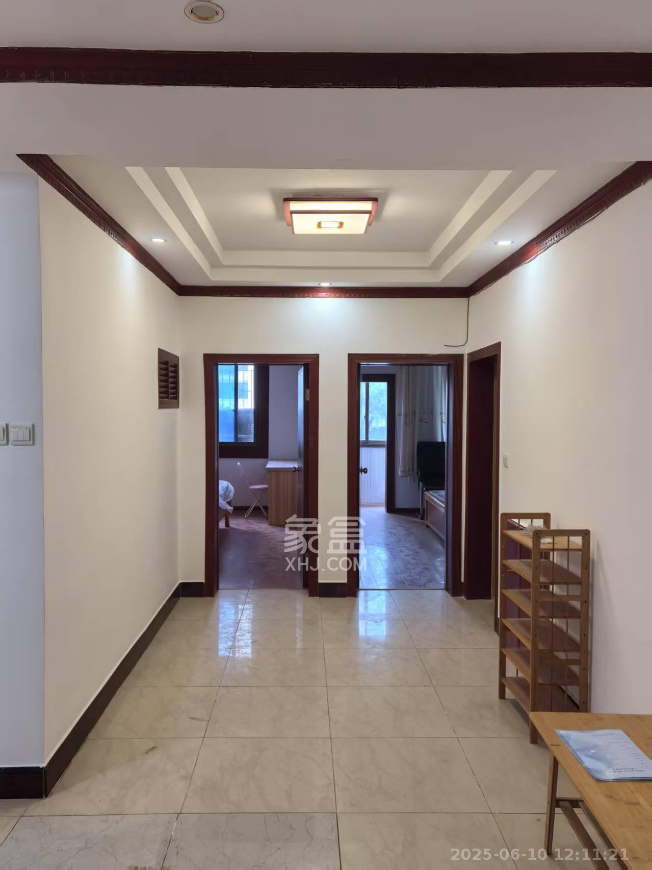 省公安厅  3室2厅1卫    3200.0元/月 省公安厅  3室2厅1卫    3200.0元/月