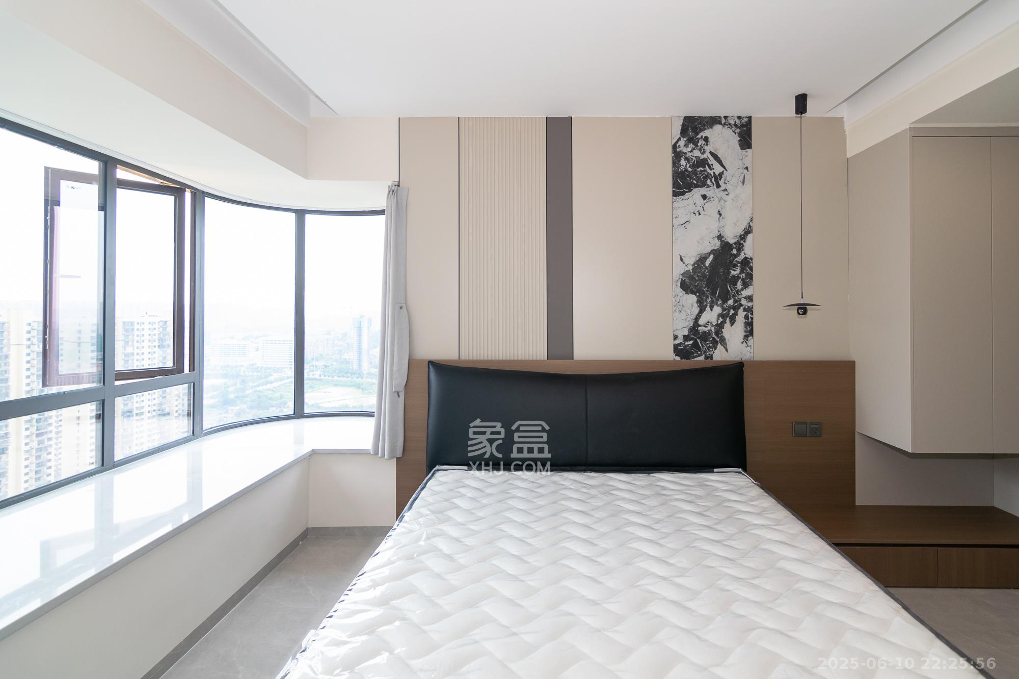 三润城（三润星城）  4室2厅2卫    122.8万卧室