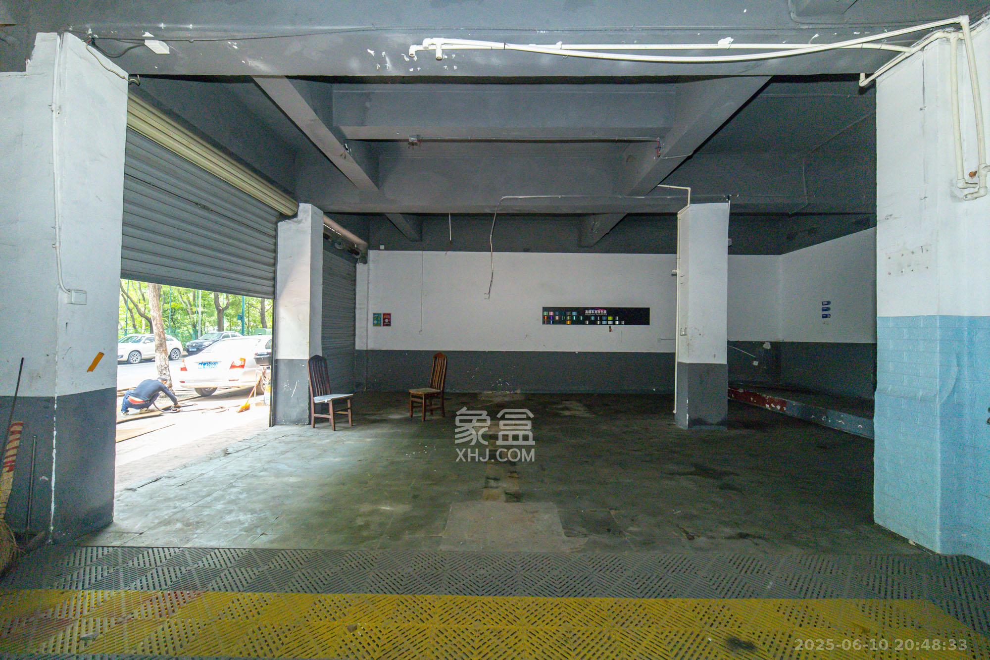 星沙二区  1室1厅1卫    460.0万 星沙二区  1室1厅1卫    460.0万客厅