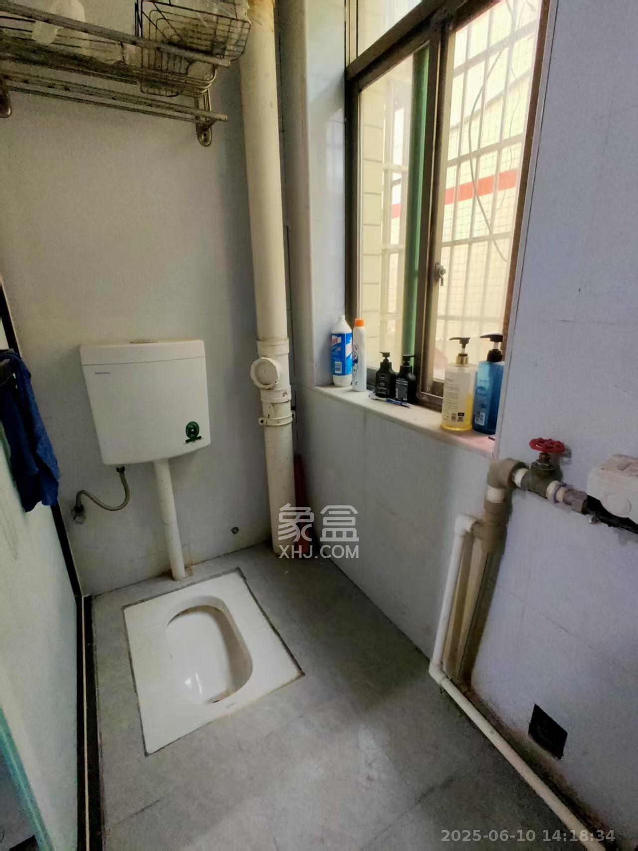 青山家园  1室0厅0卫   1900.00元/月室内图
