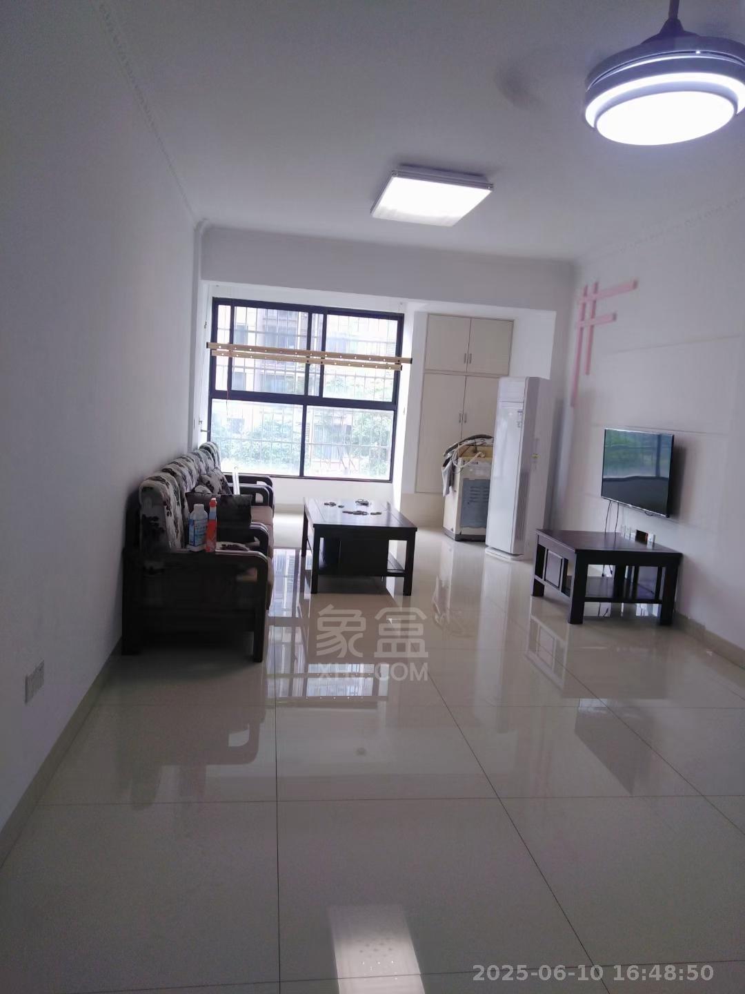 金轮翡翠名园 3室2厅1卫 1700.0元/月 金轮翡翠名园 3室2厅1卫 1700.0元/月室内图