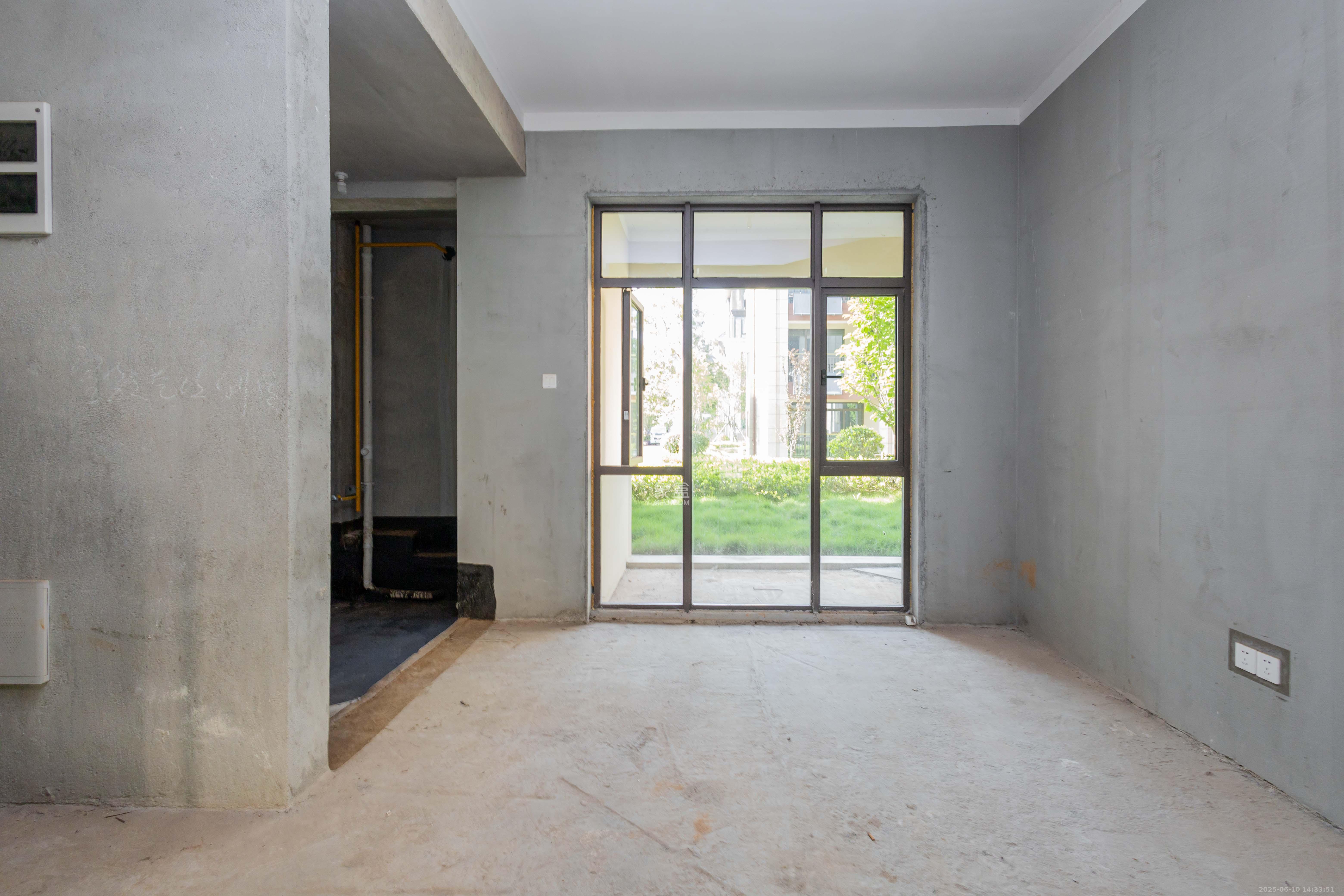 湘域芯城二期  5室3厅3卫    268.0万 湘域芯城二期  5室3厅3卫    268.0万客厅