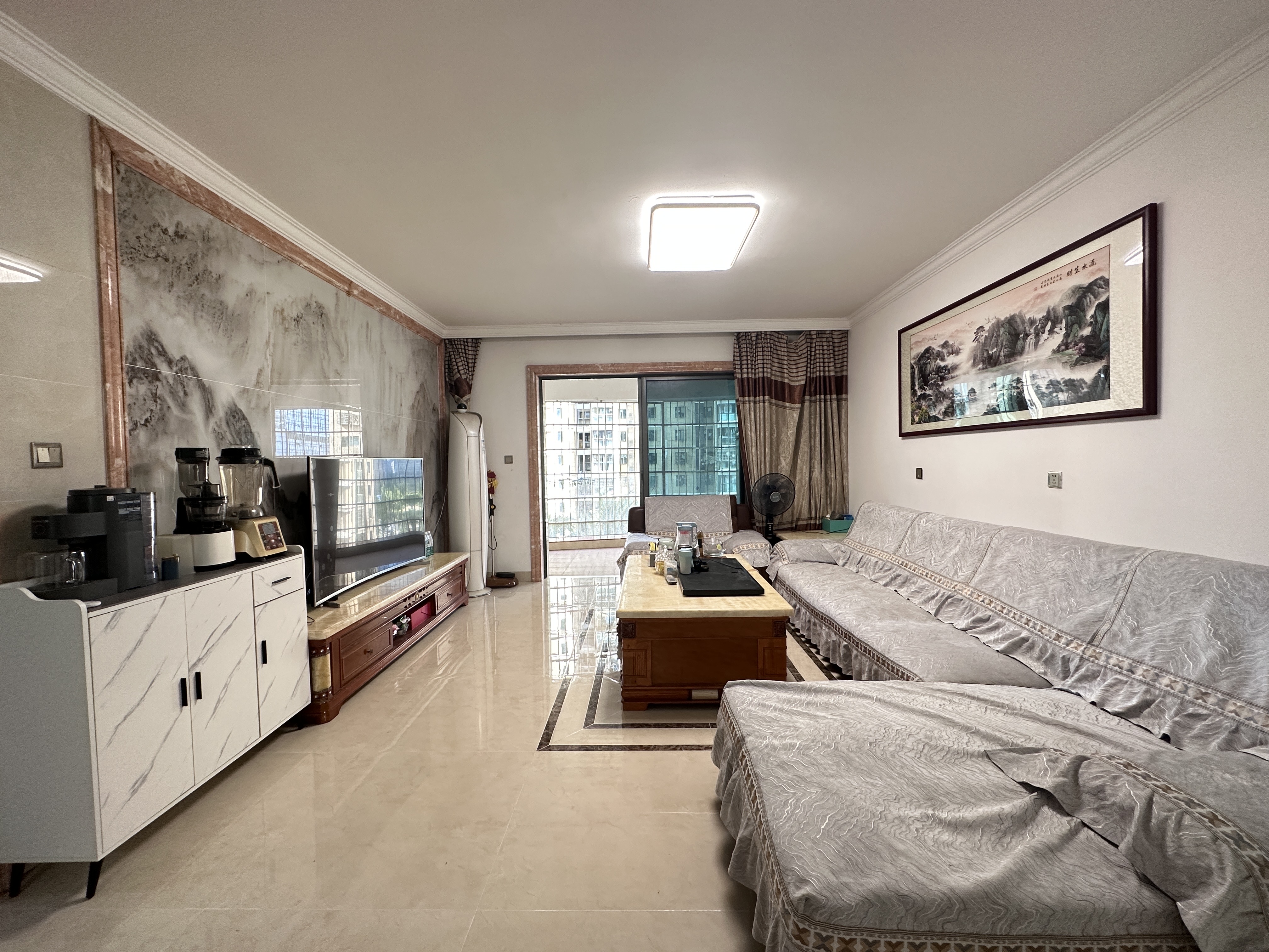 国兴城(B区) 5室2厅2卫 275.0万 国兴城(B区) 5室2厅2卫 275.0万客厅