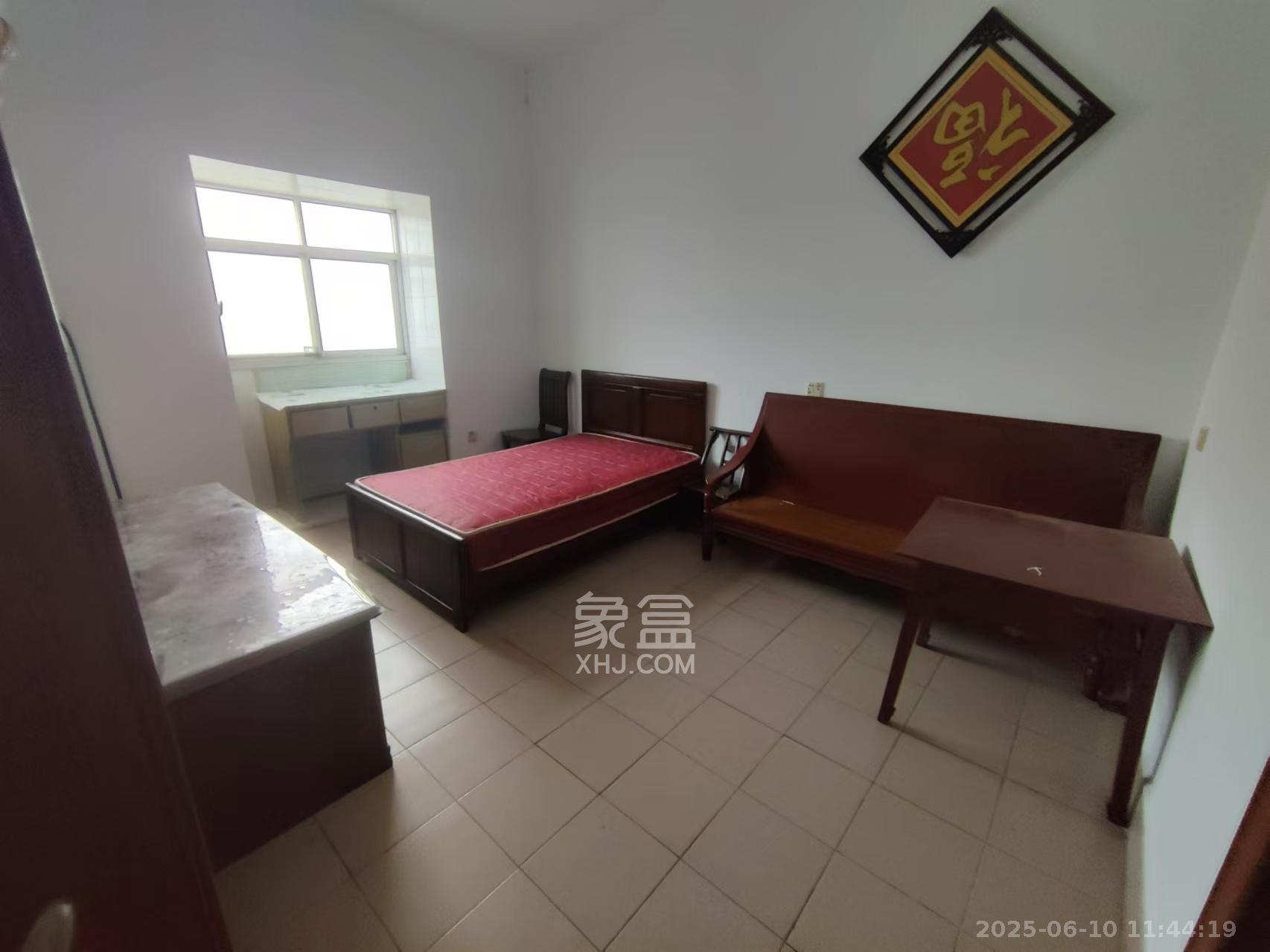 二机小区 1室1厅1卫 1300.0元/月 二机小区 1室1厅1卫 1300.0元/月室内图