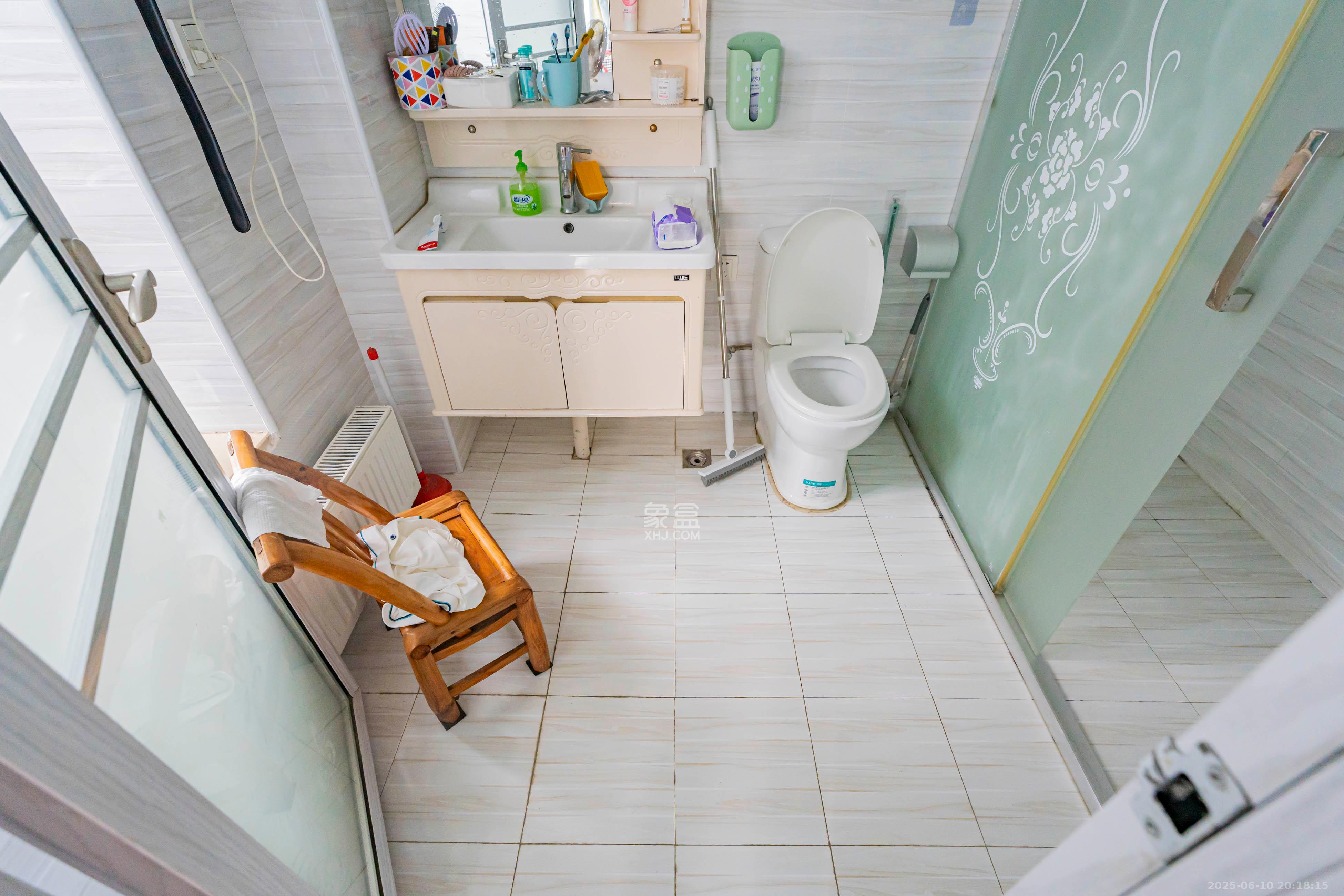 凯乐国际城 4室2厅2卫 170.0万 凯乐国际城 4室2厅2卫 170.0万卫生间