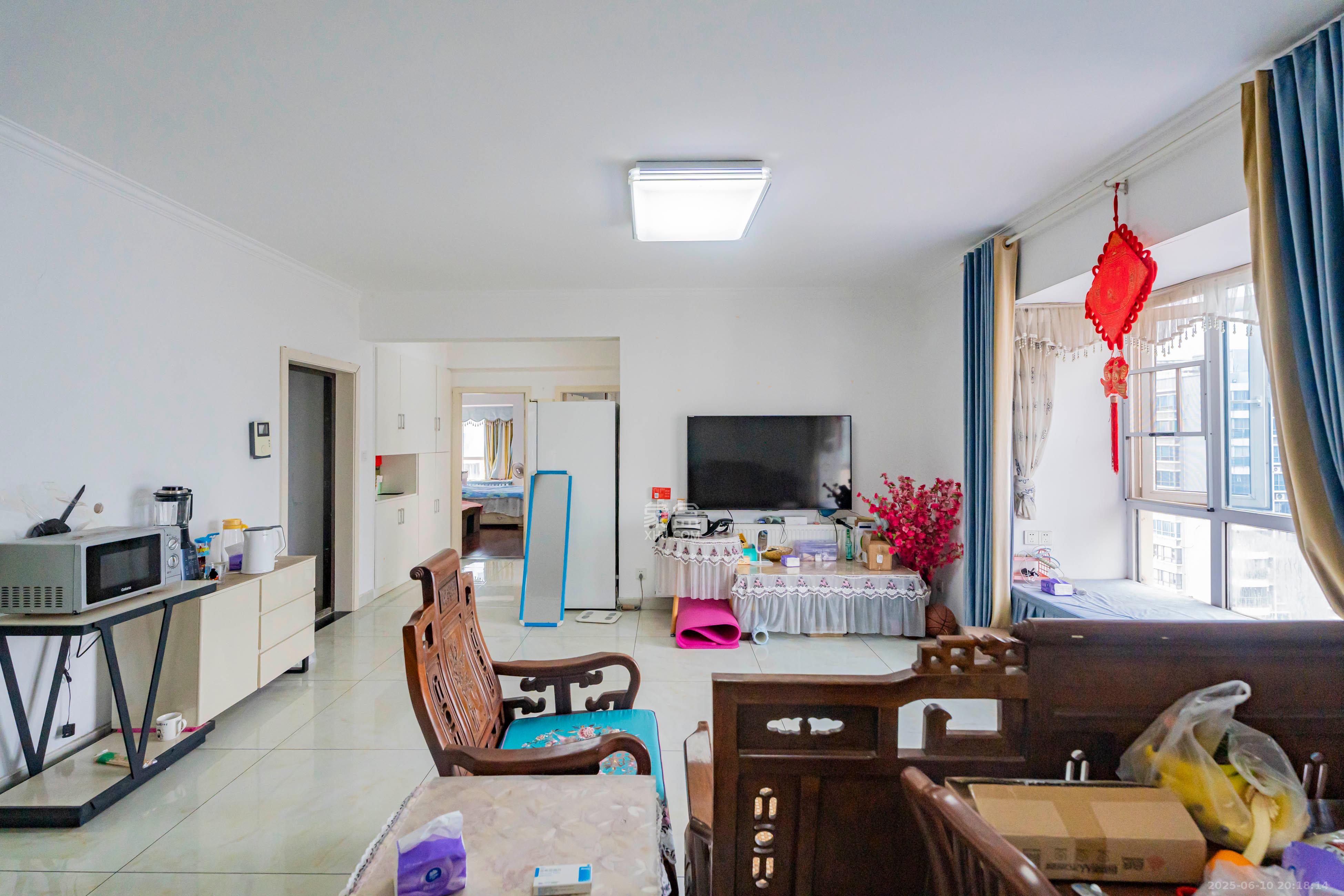 凯乐国际城 4室2厅2卫 170.0万 凯乐国际城 4室2厅2卫 170.0万客厅