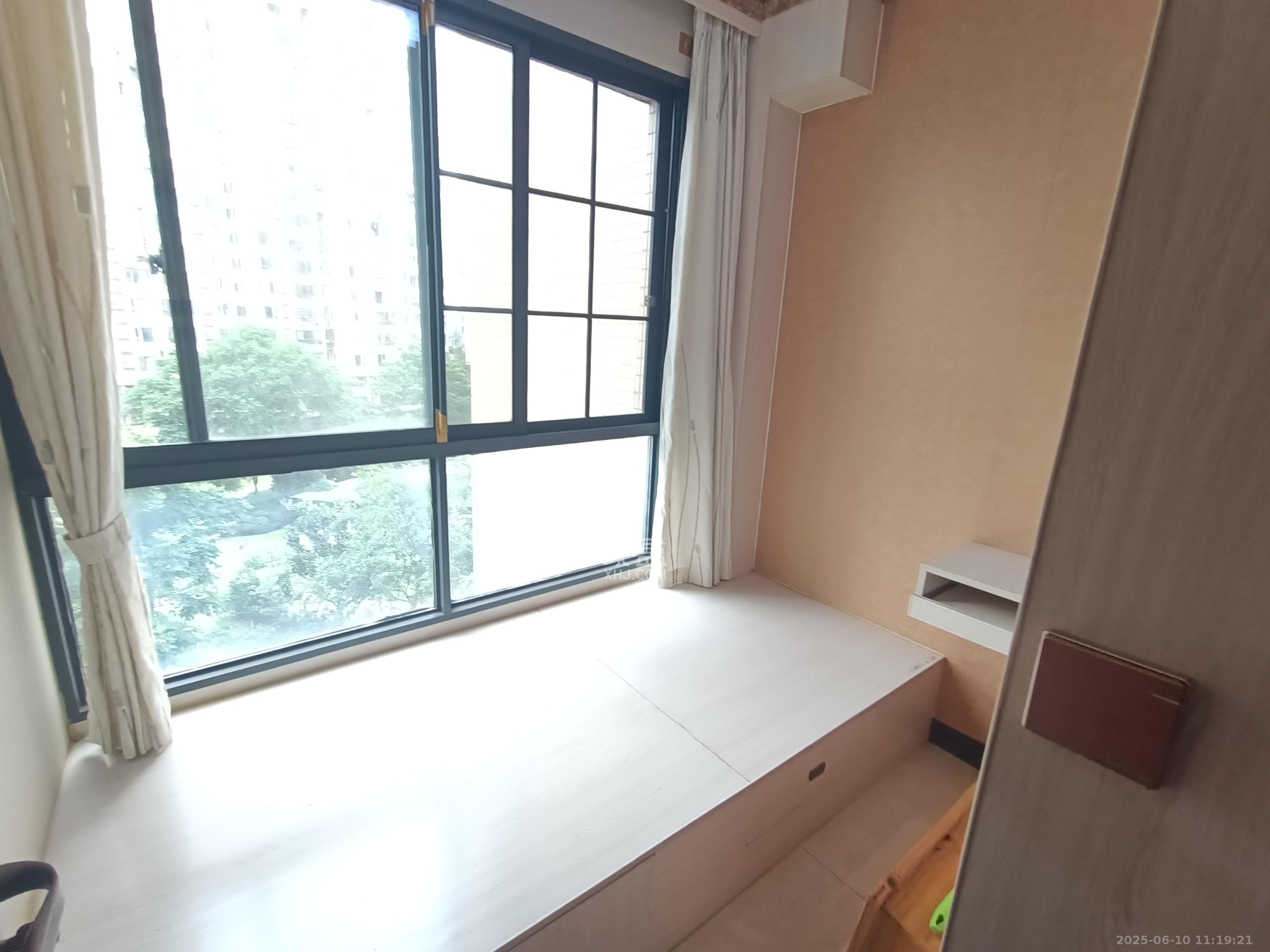 钱隆世家  3室2厅1卫    2200.0元/月 钱隆世家  3室2厅1卫    2200.0元/月室内图